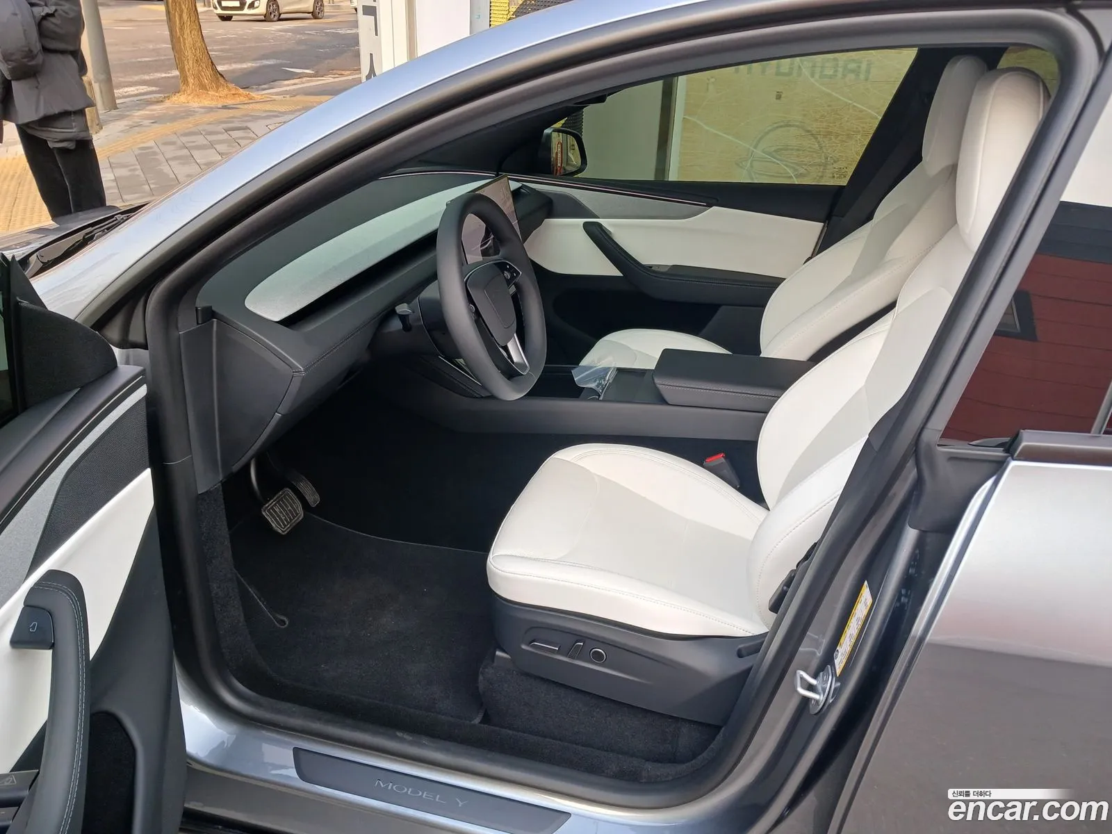Tesla Model Y 2026 — 11
