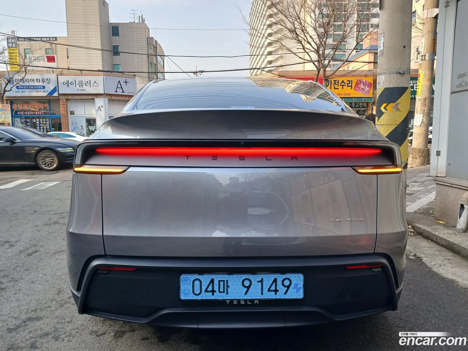 Tesla Model Y 2026 — 13