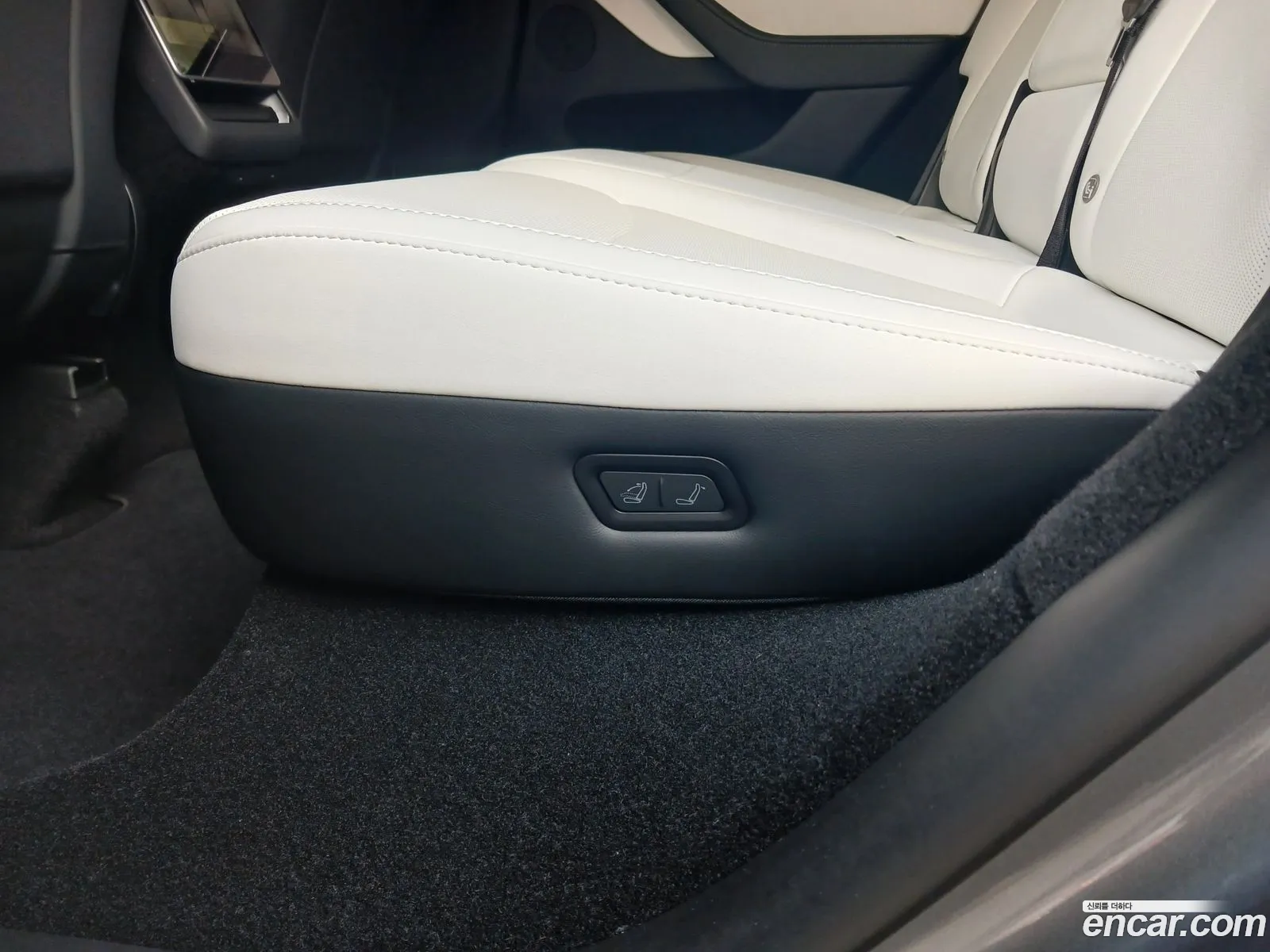 Tesla Model Y 2026 — 18