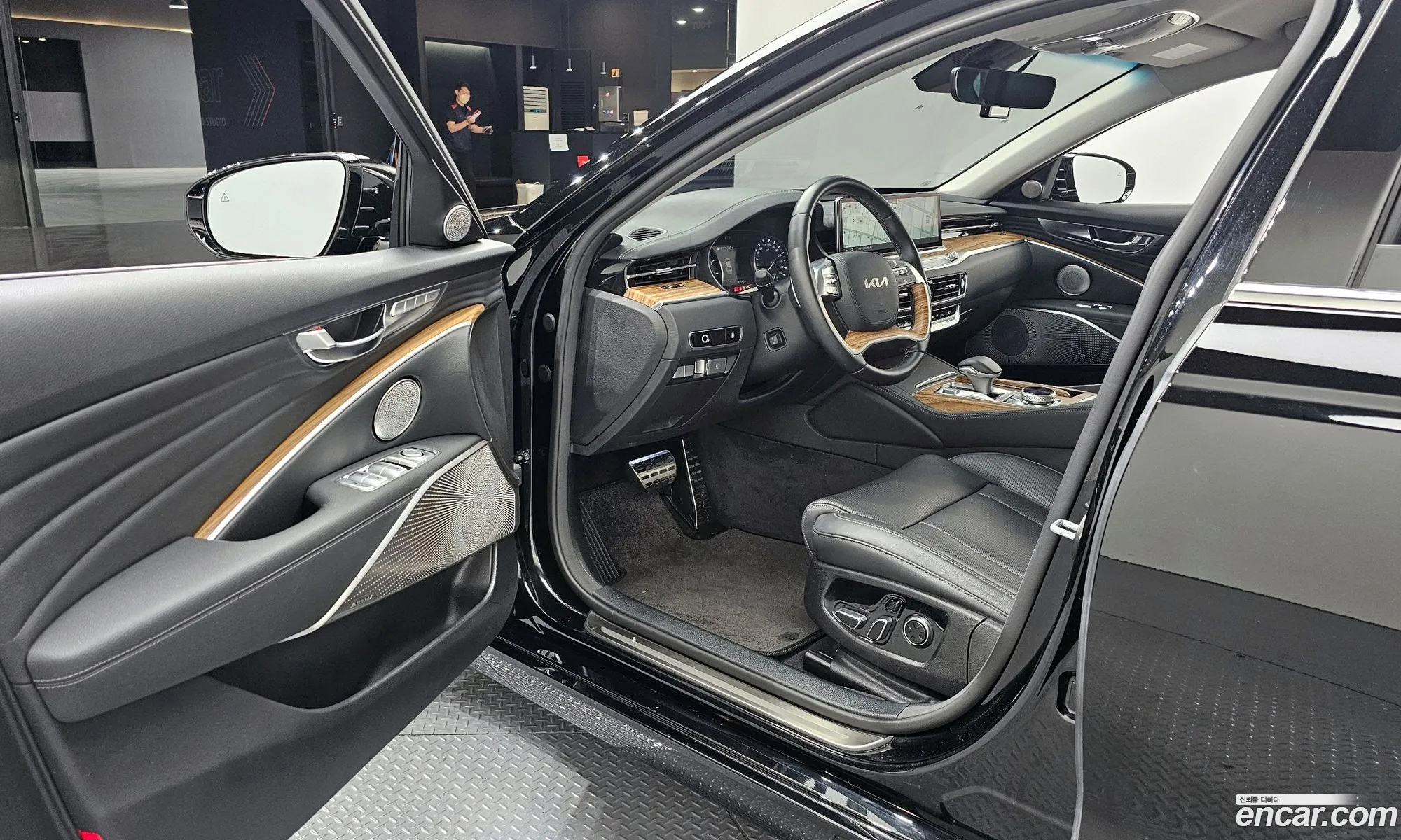 Kia K9 2023 — 16