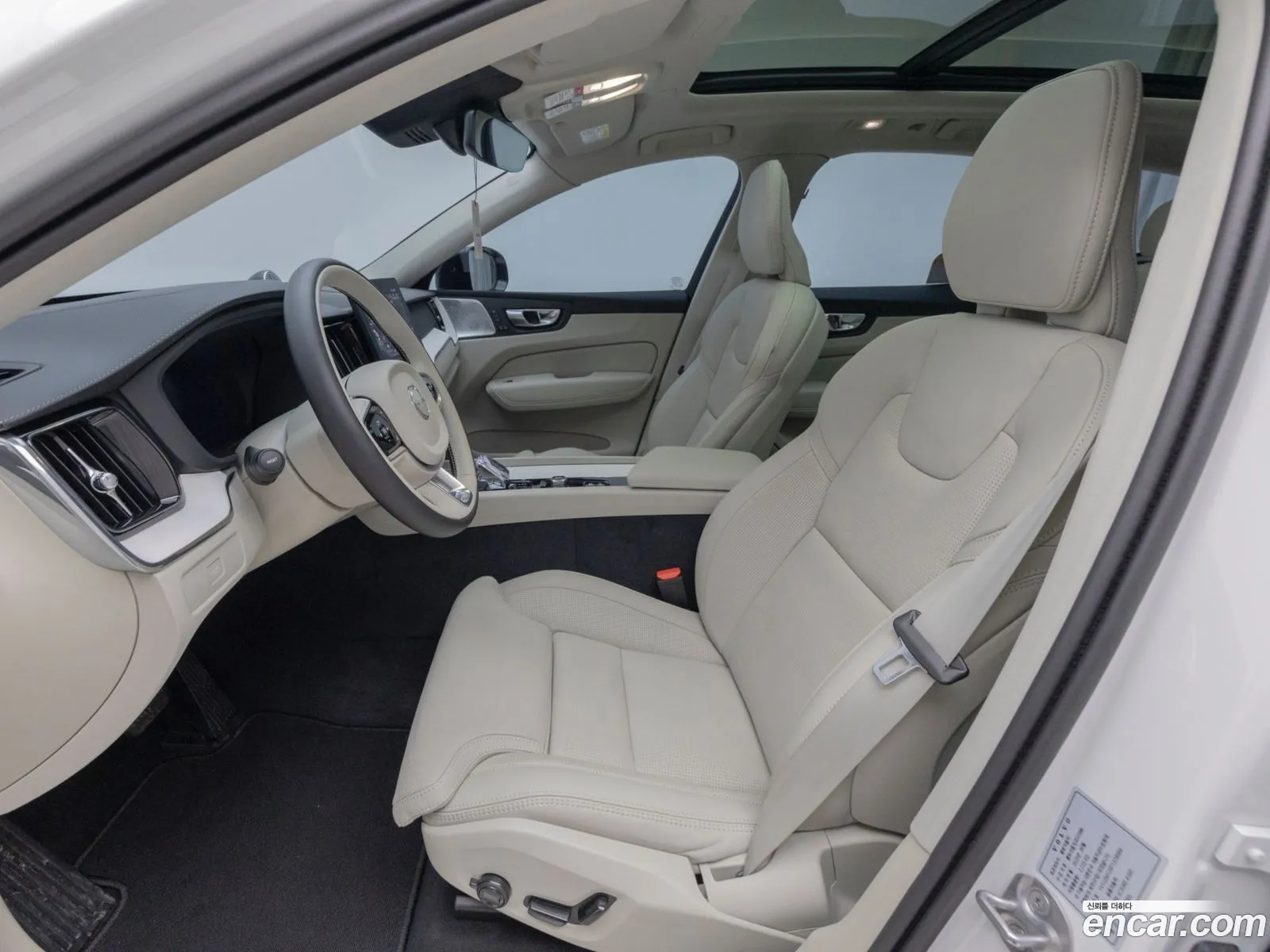 Volvo XC60 2025 — 2