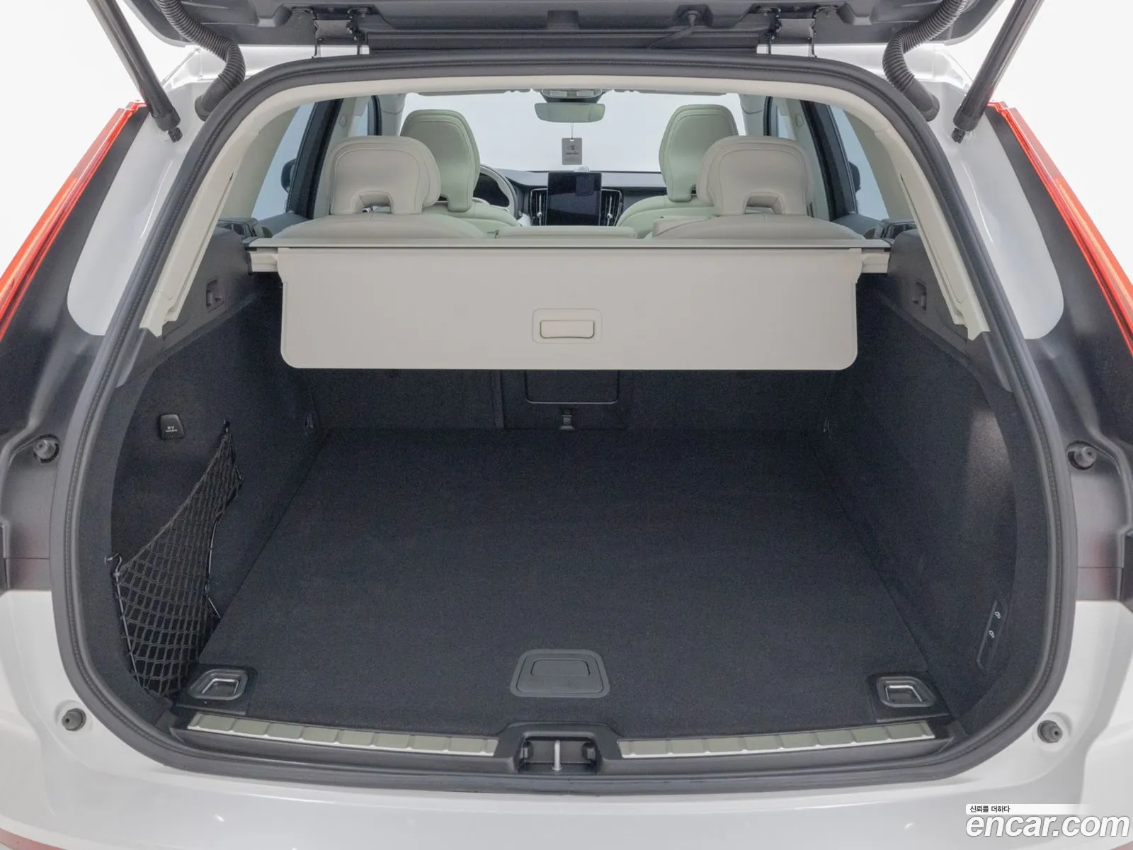 Volvo XC60 2025 — 17