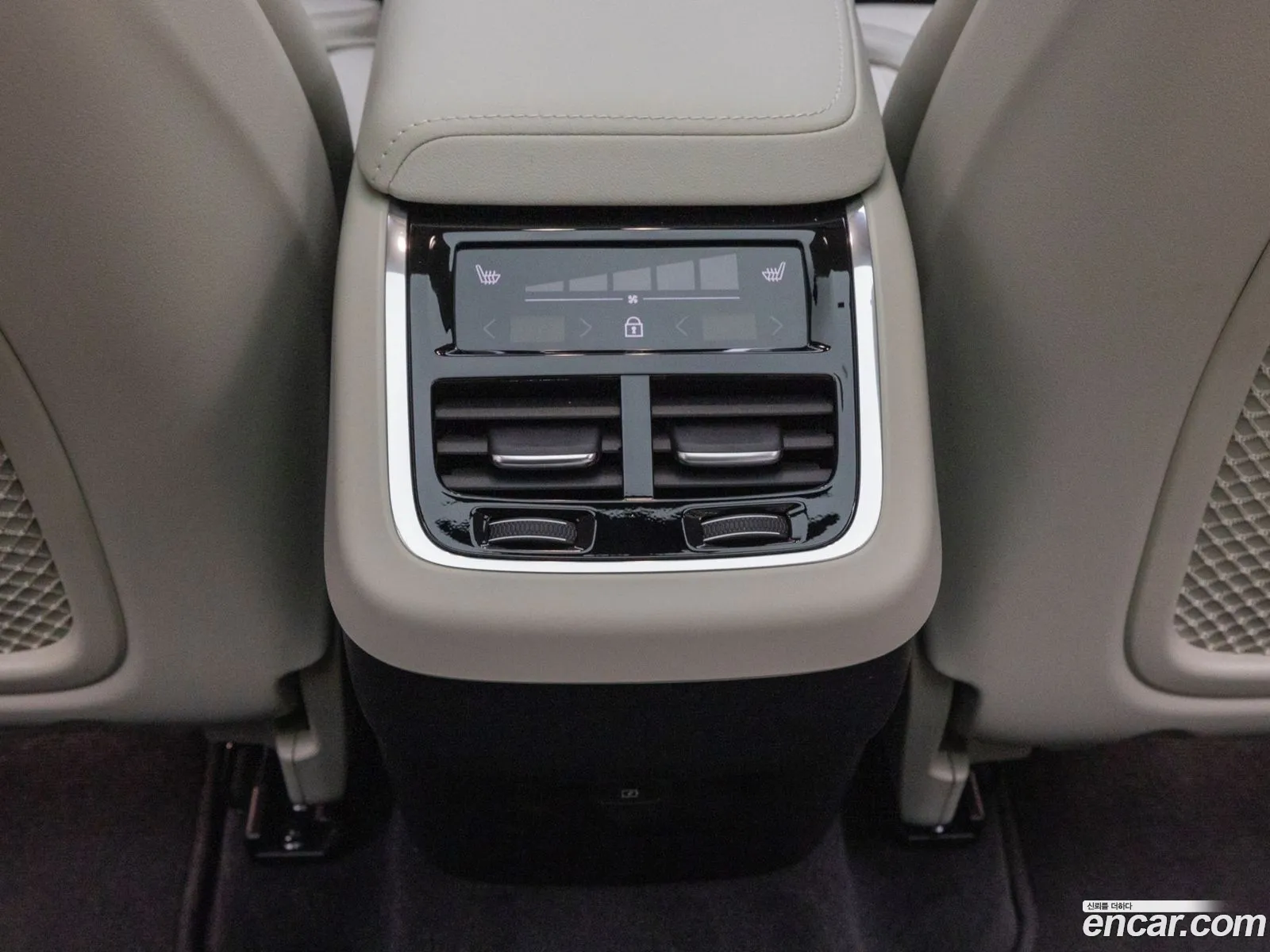 Volvo XC60 2025 — 12