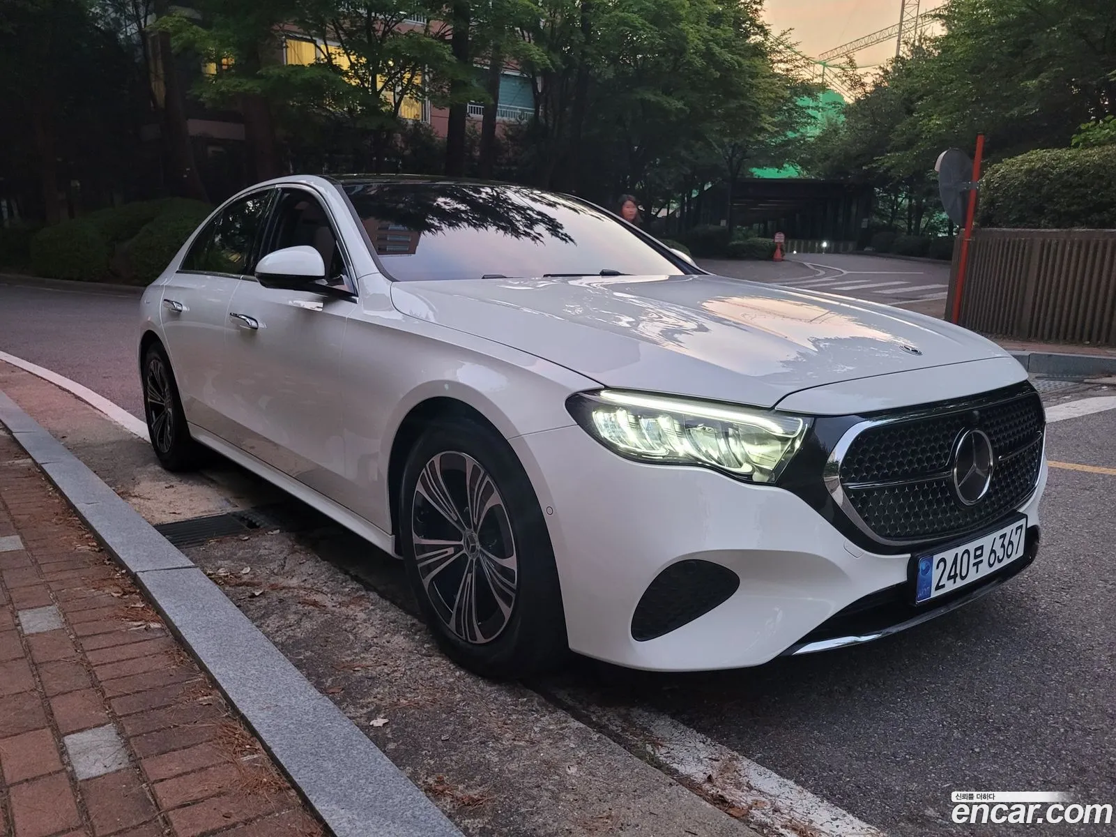 Mercedes-Benz E-Class W214 2025 — 12