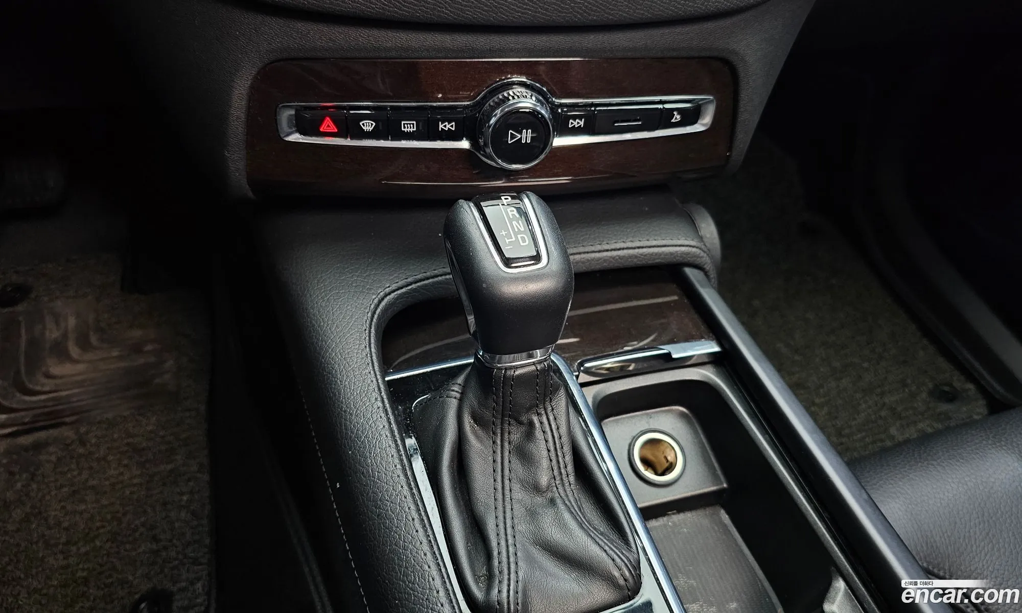 Volvo XC90 2016 YV1LF68BCH1126372 — 18