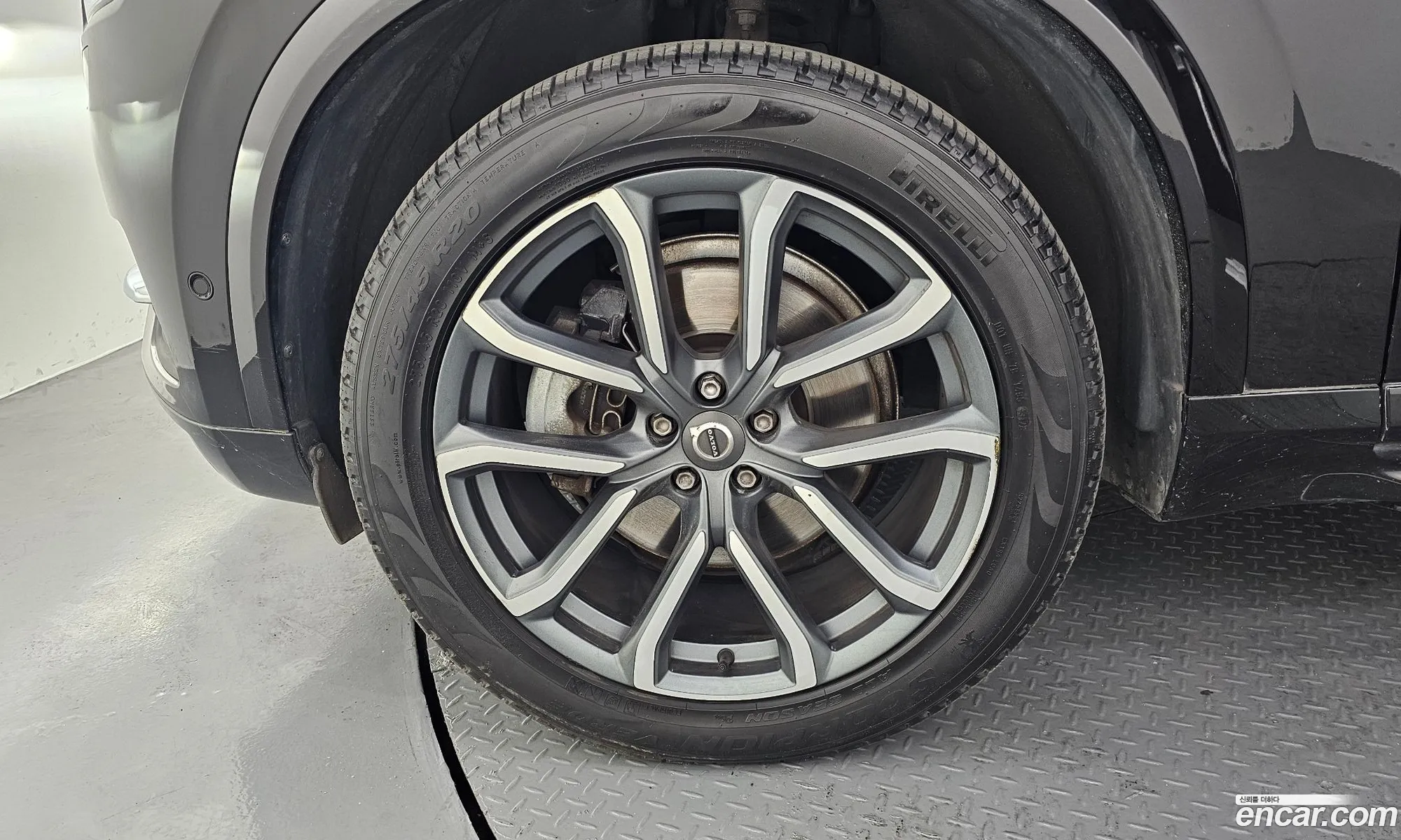 Volvo XC90 2016 YV1LF68BCH1126372 — 10