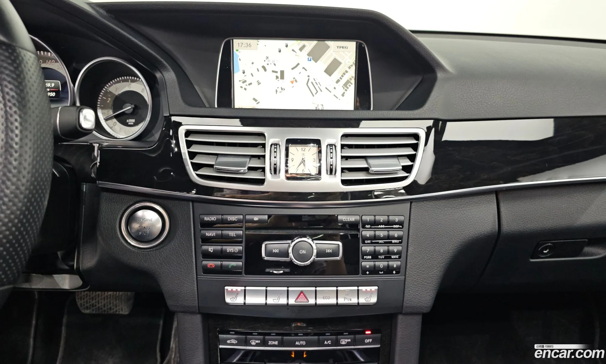 Mercedes-Benz E-Class W212 2014 WDDHF8BB0EA962417 — 12