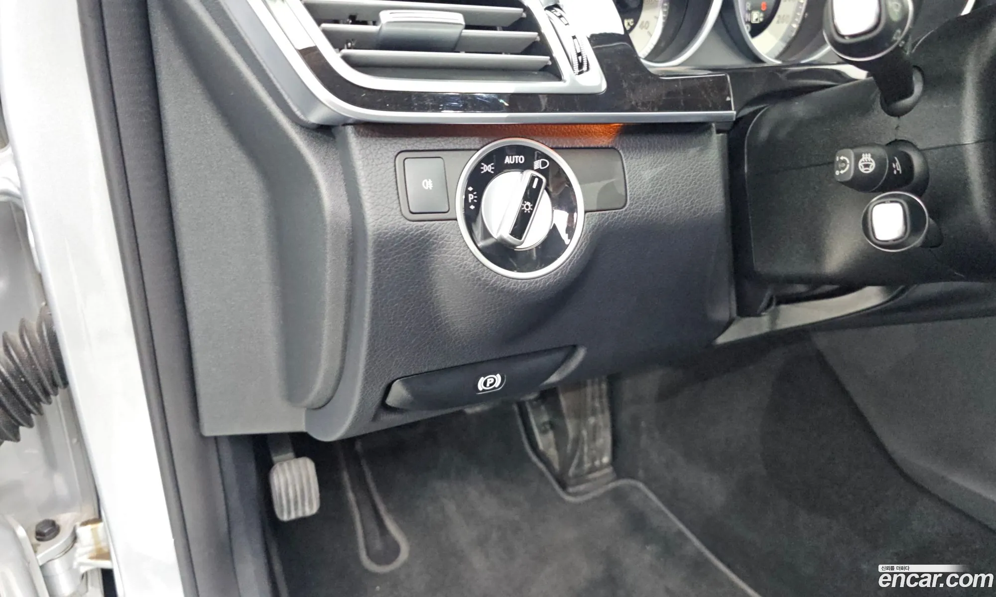 Mercedes-Benz E-Class W212 2014 WDDHF8BB0EA962417 — 11