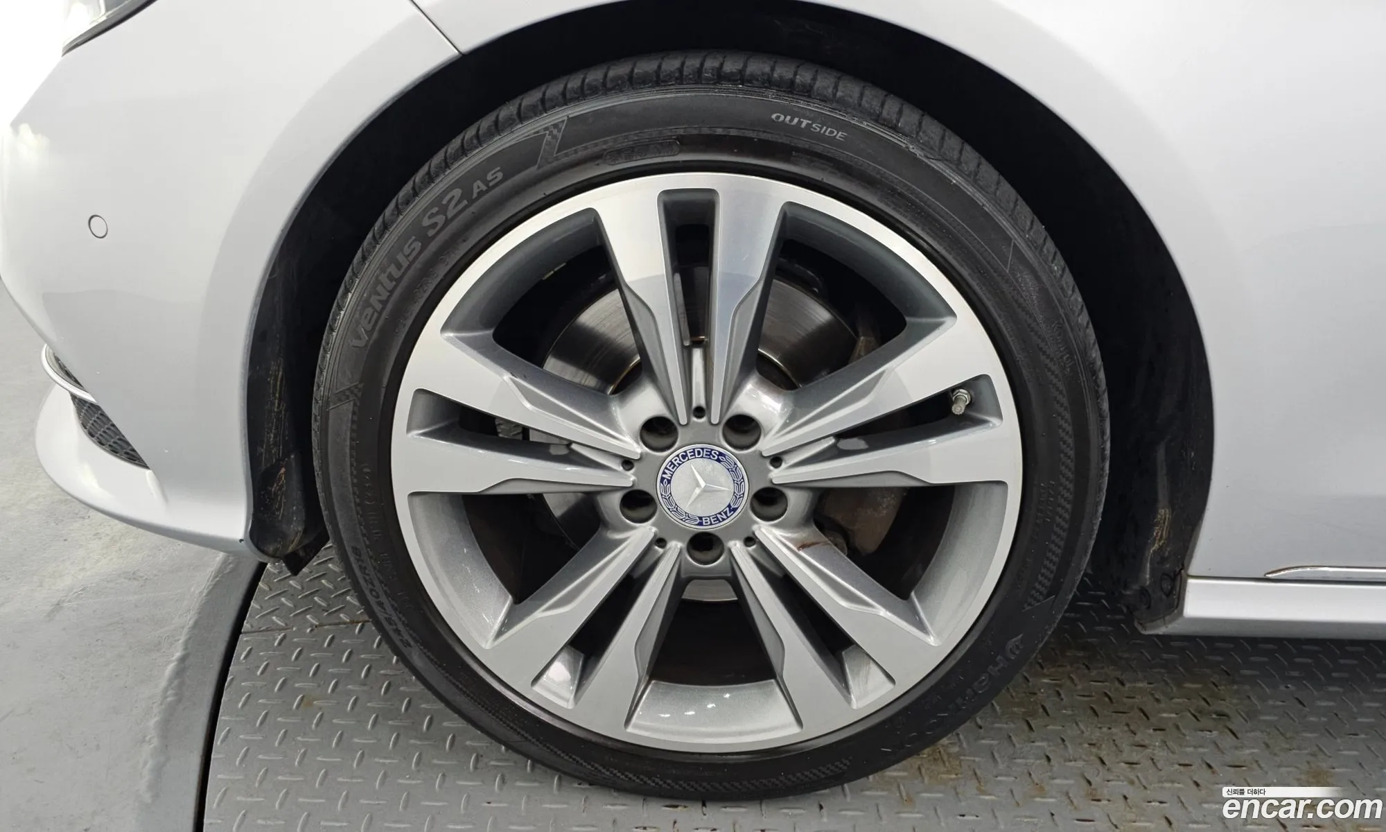 Mercedes-Benz E-Class W212 2014 WDDHF8BB0EA962417 — 2