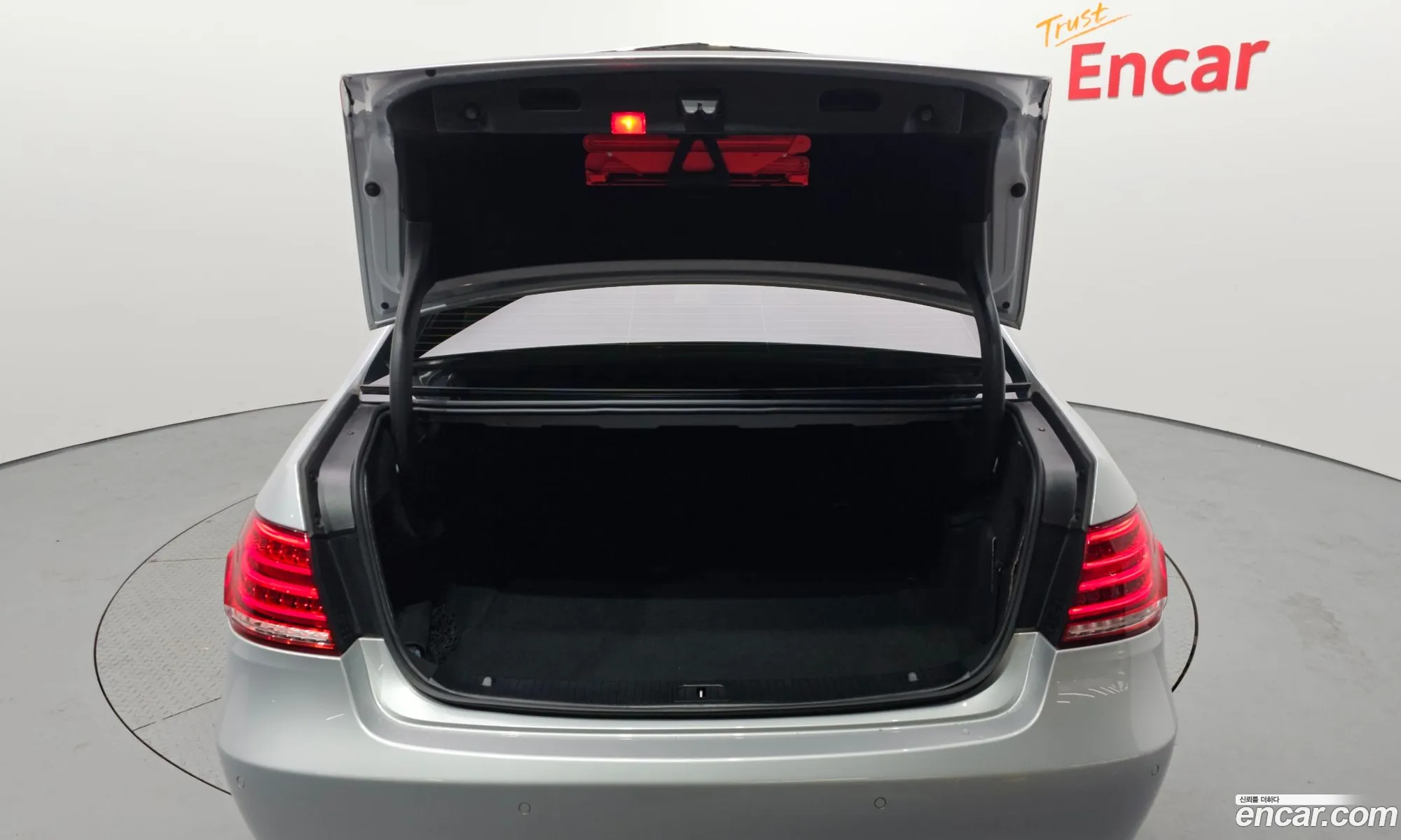Mercedes-Benz E-Class W212 2014 WDDHF8BB0EA962417 — 4