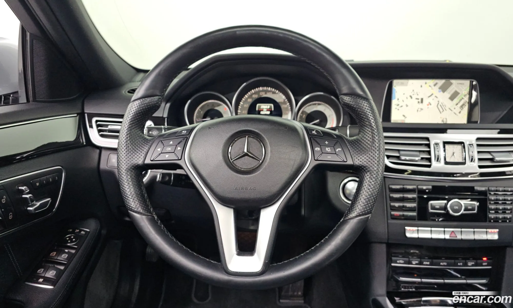 Mercedes-Benz E-Class W212 2014 WDDHF8BB0EA962417 — 17
