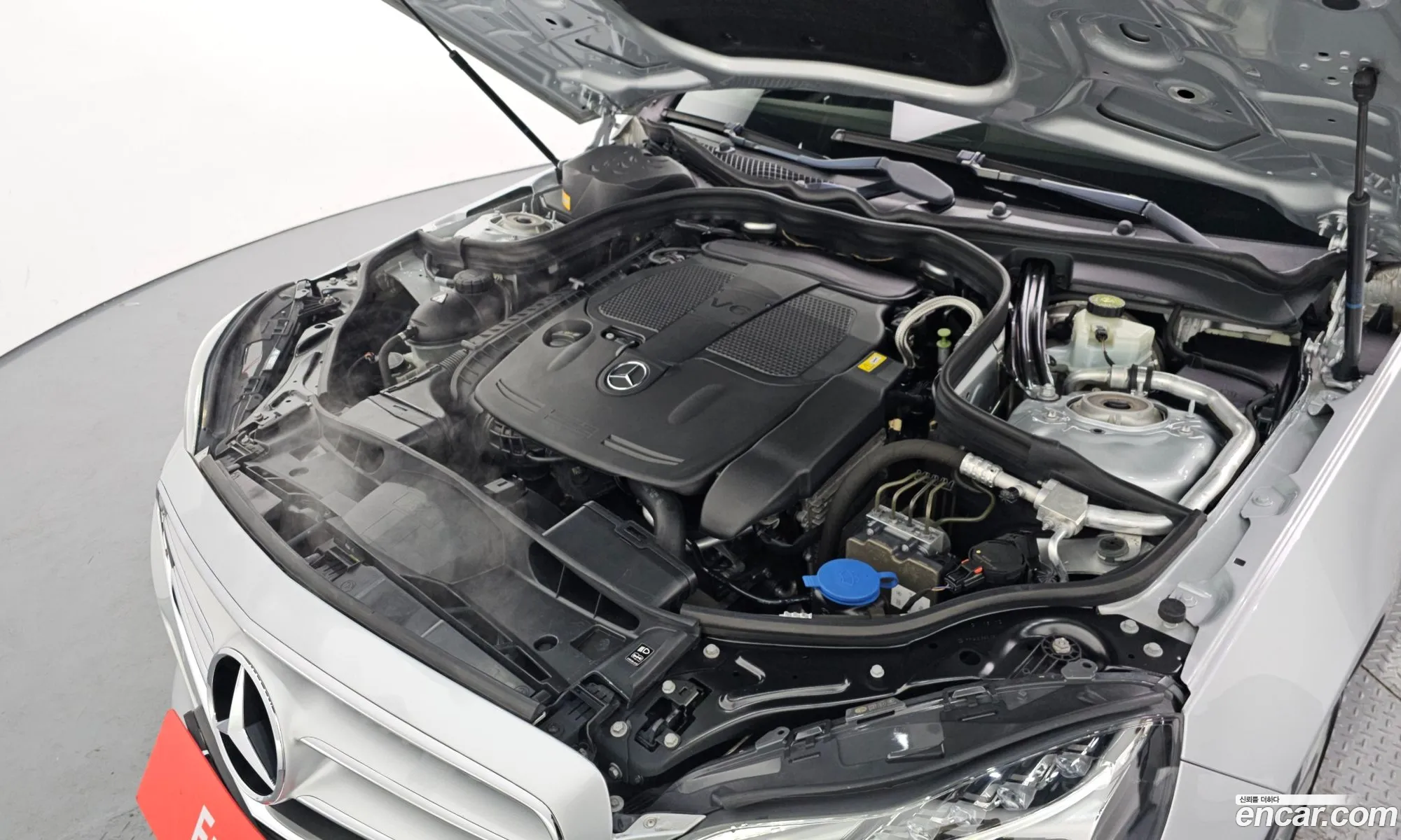 Mercedes-Benz E-Class W212 2014 WDDHF8BB0EA962417 — 10