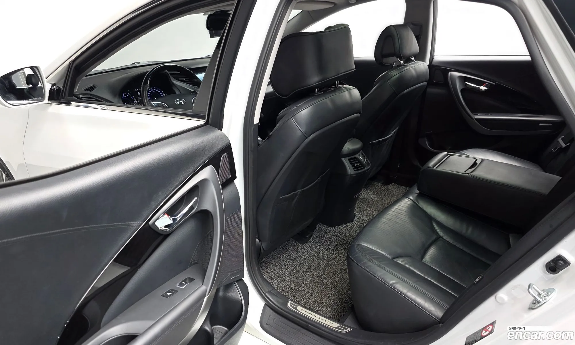 Hyundai Grandeur HG 2015 — 17