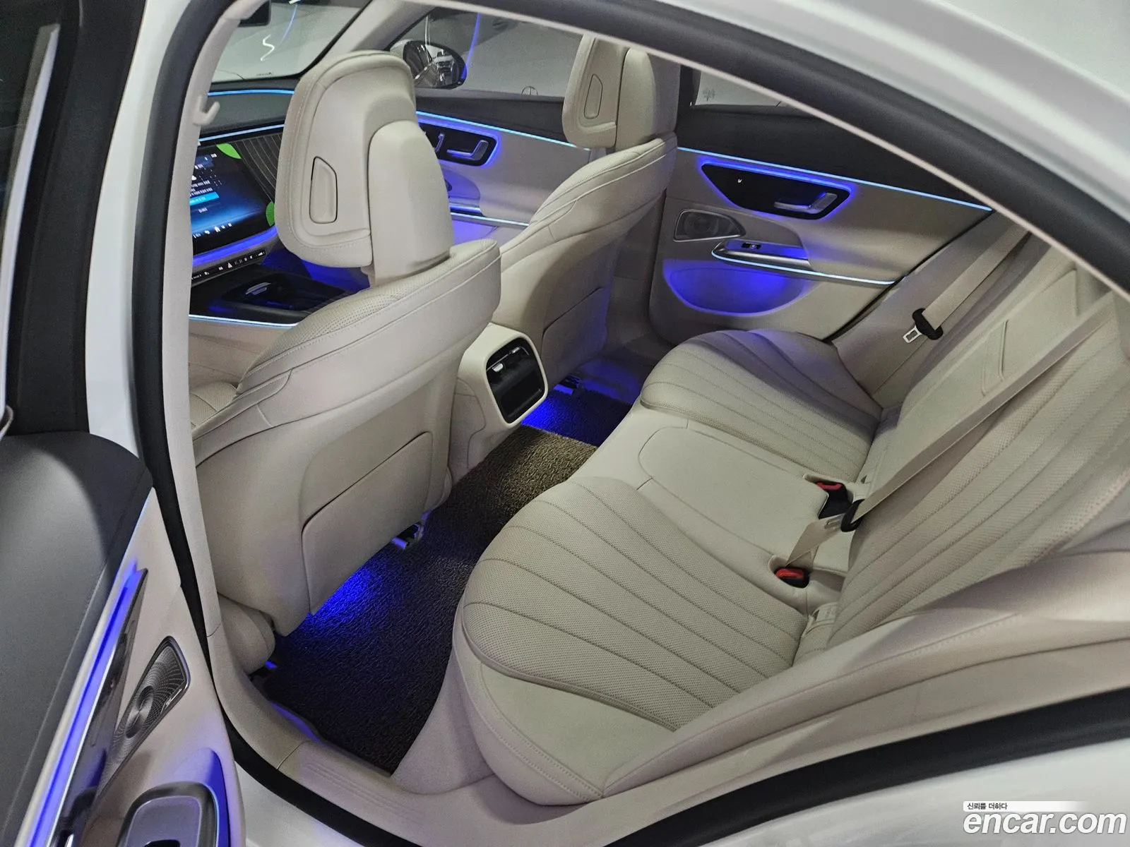 Mercedes-Benz E-Class W214 2026 — 9