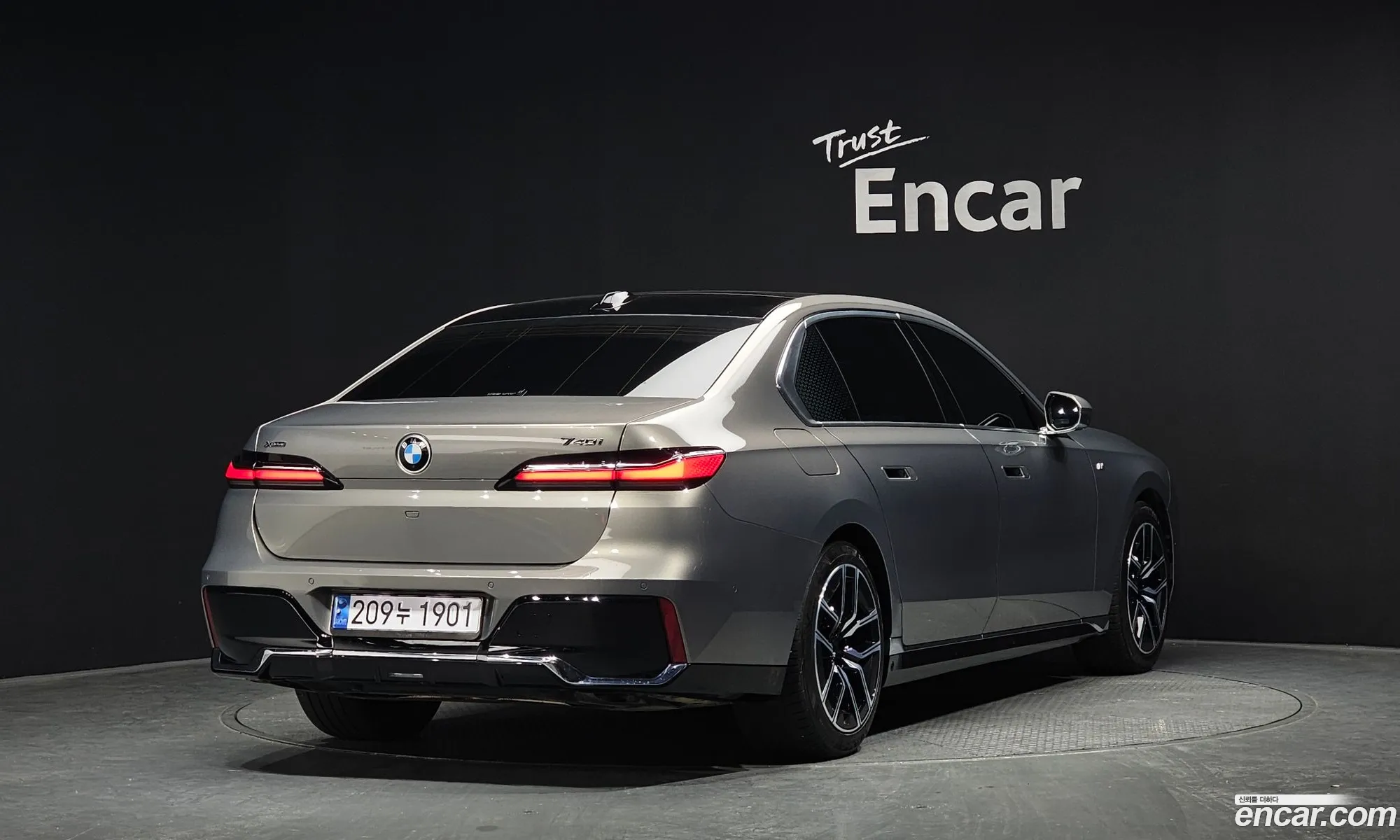 BMW 7 Series 2024 WBA31EH04RCR11890 — 32