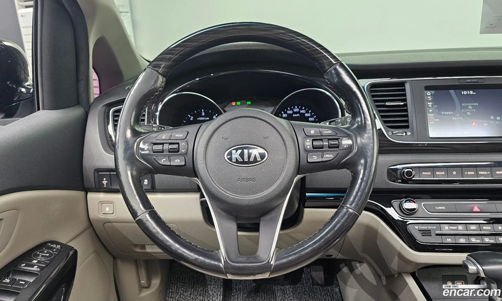 Kia Carnival 2019 — 17