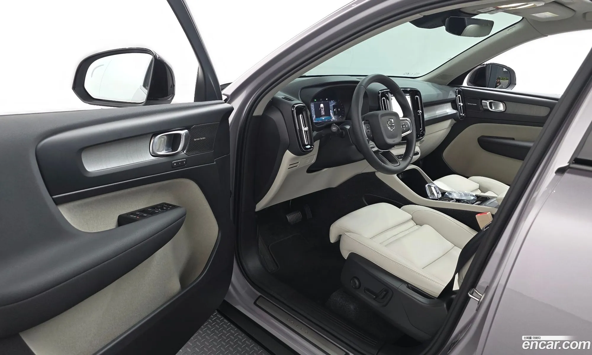 Volvo XC40 2026 YV1XZK923T2731013 — 29