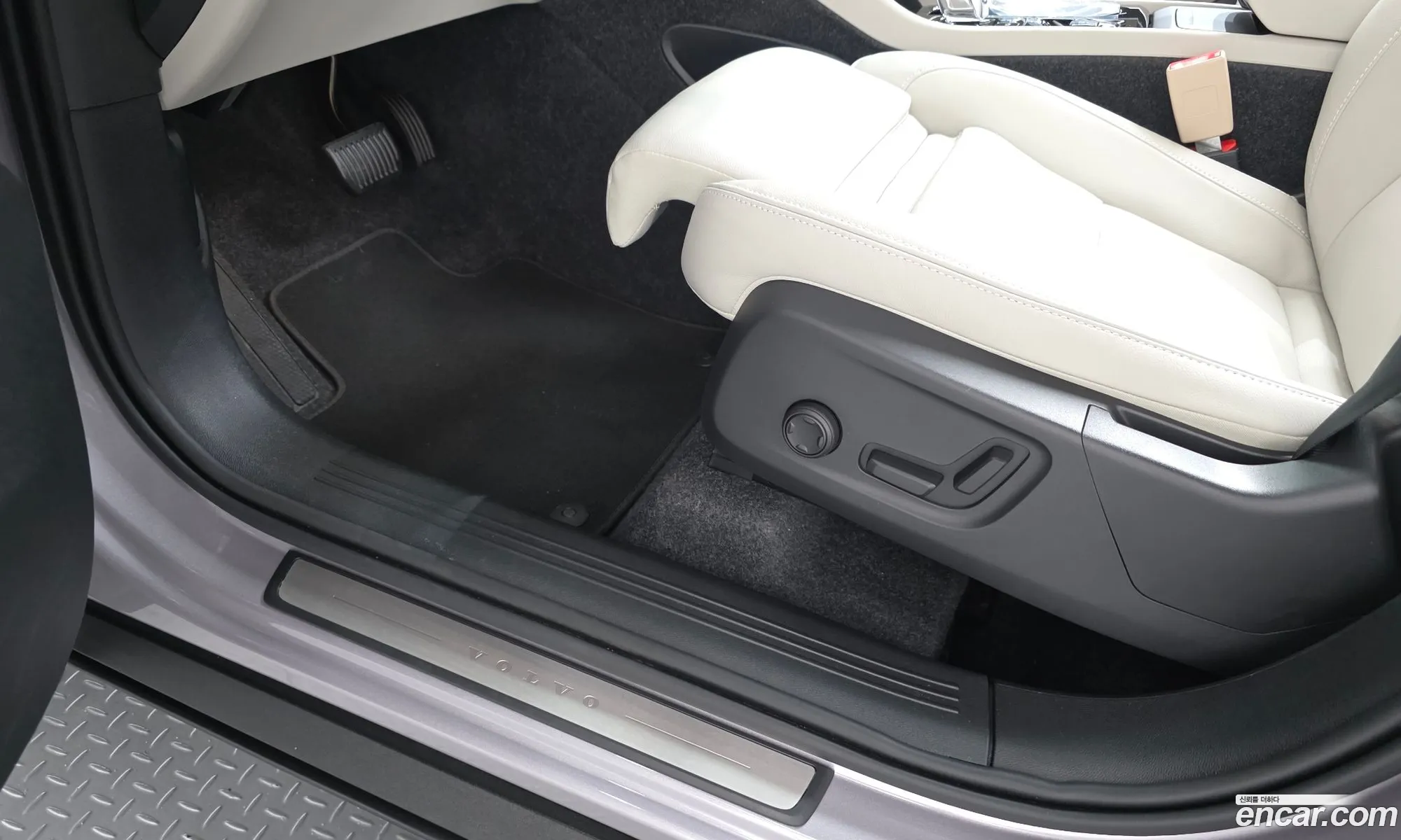 Volvo XC40 2026 YV1XZK923T2731013 — 24