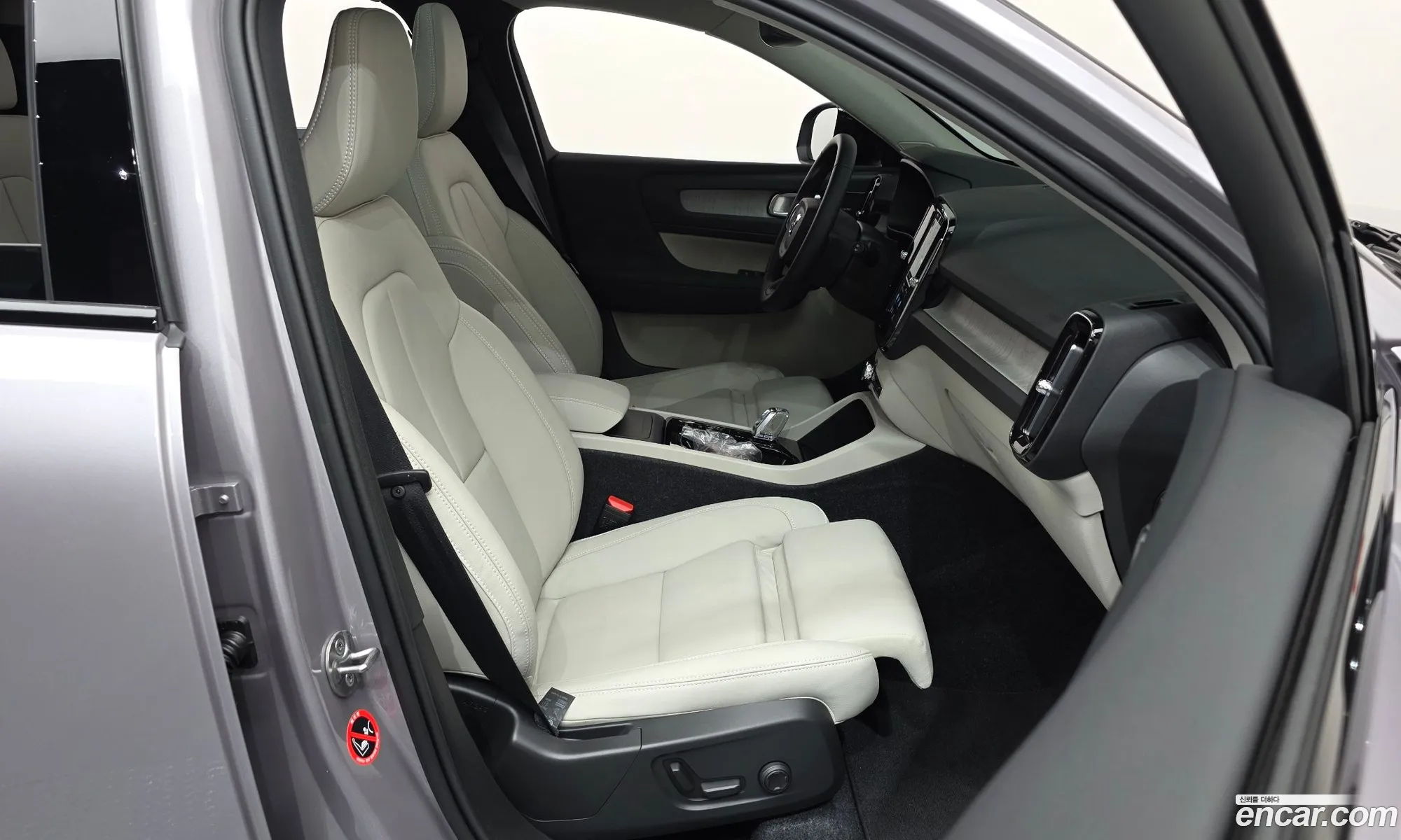 Volvo XC40 2026 YV1XZK923T2731013 — 5
