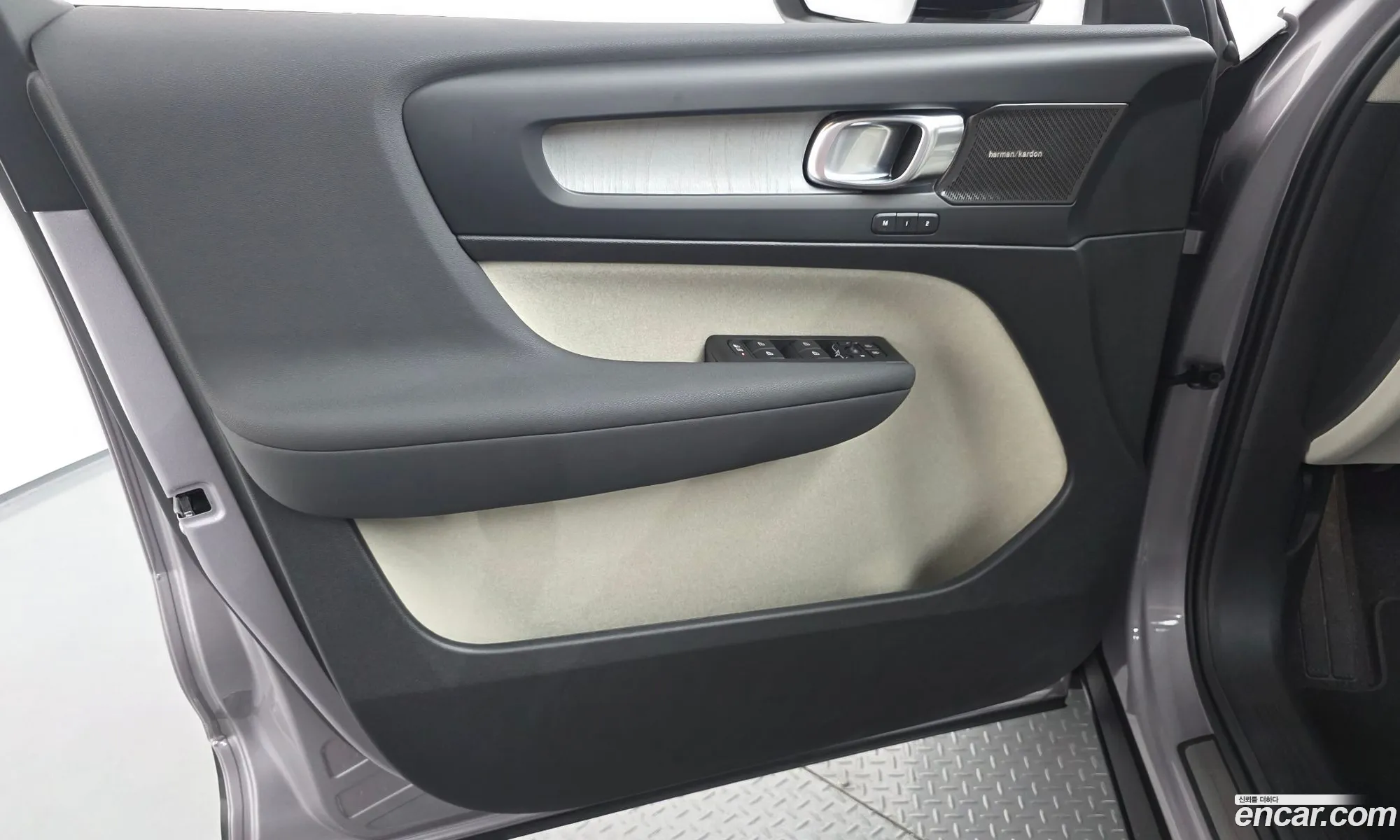 Volvo XC40 2026 YV1XZK923T2731013 — 19