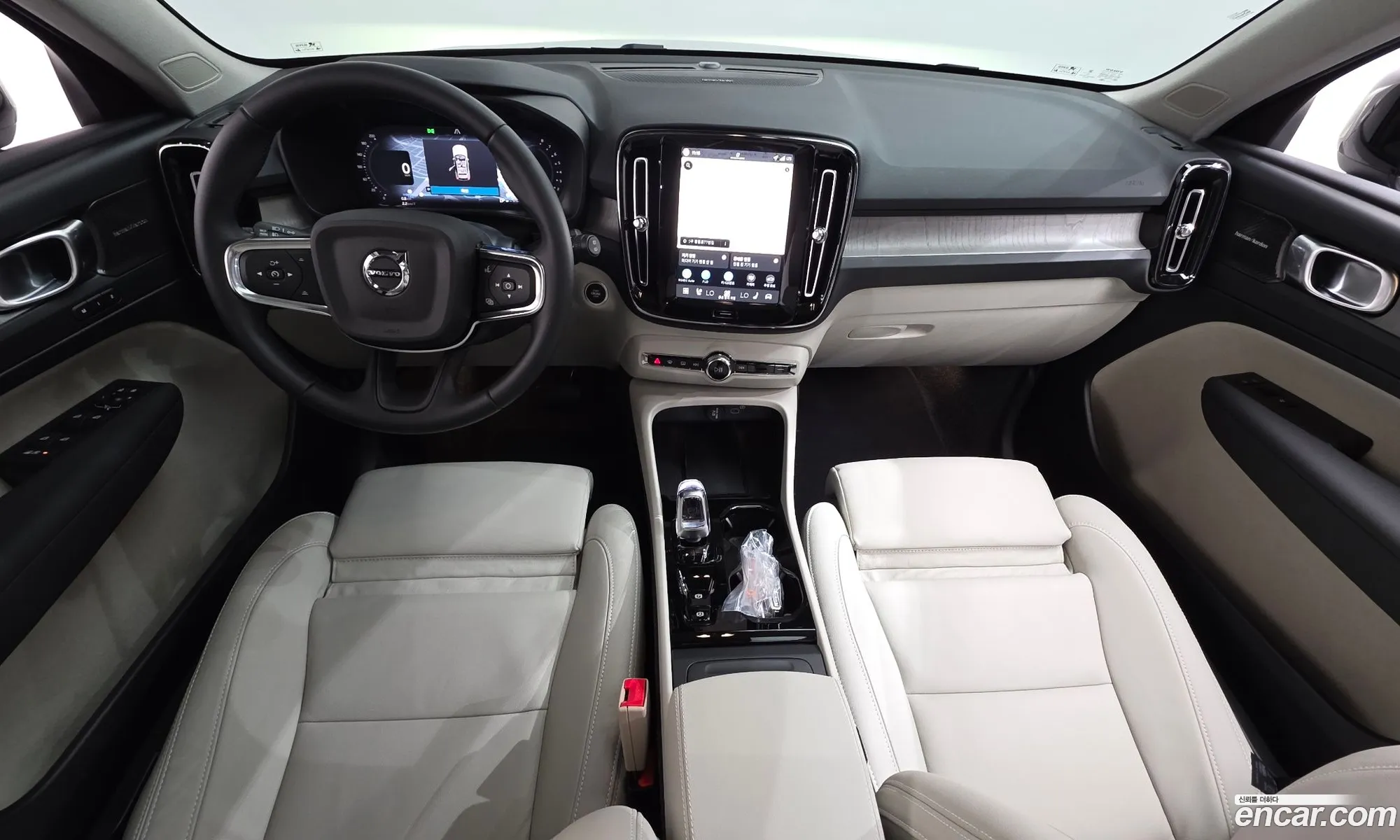 Volvo XC40 2026 YV1XZK923T2731013 — 25