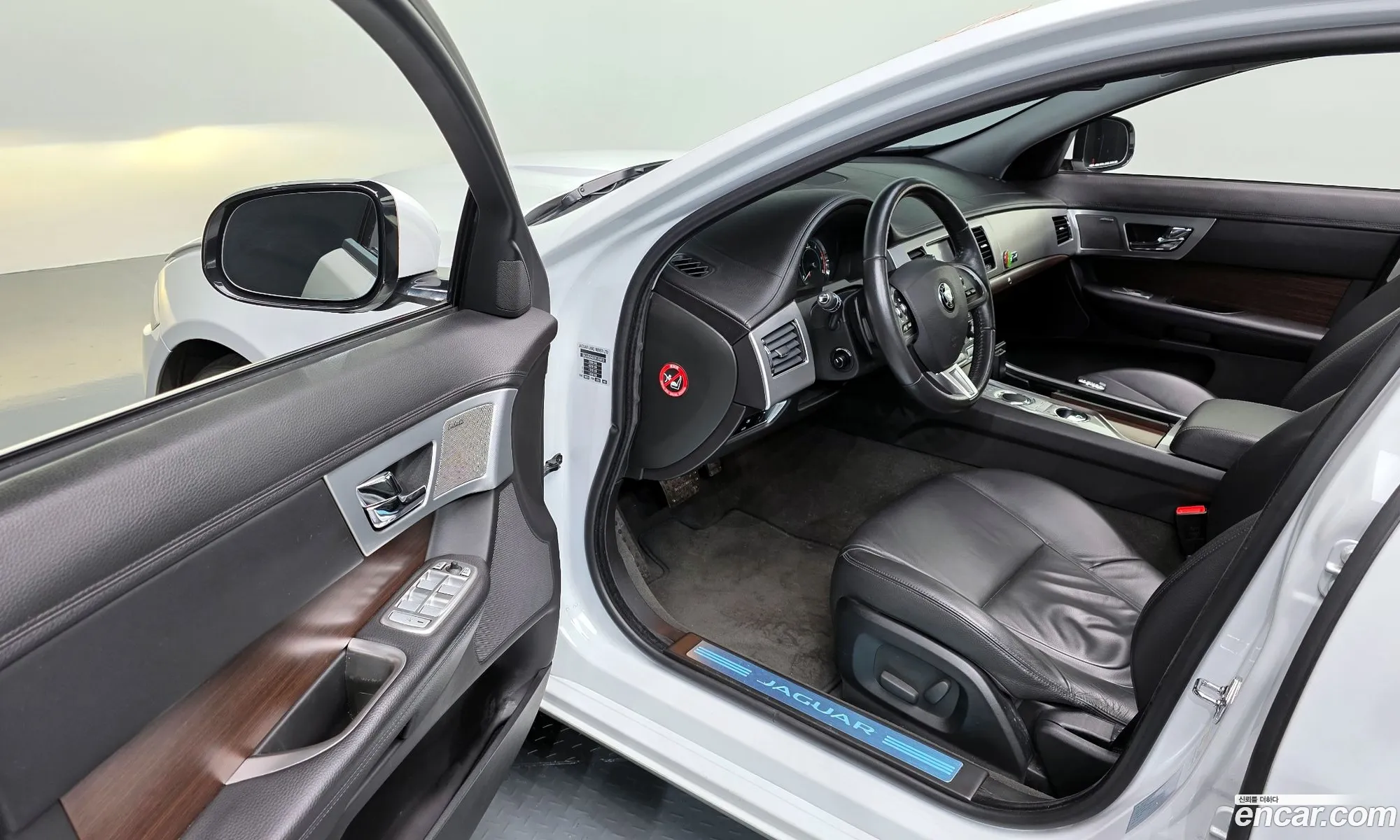 Jaguar XF 2014 — 16