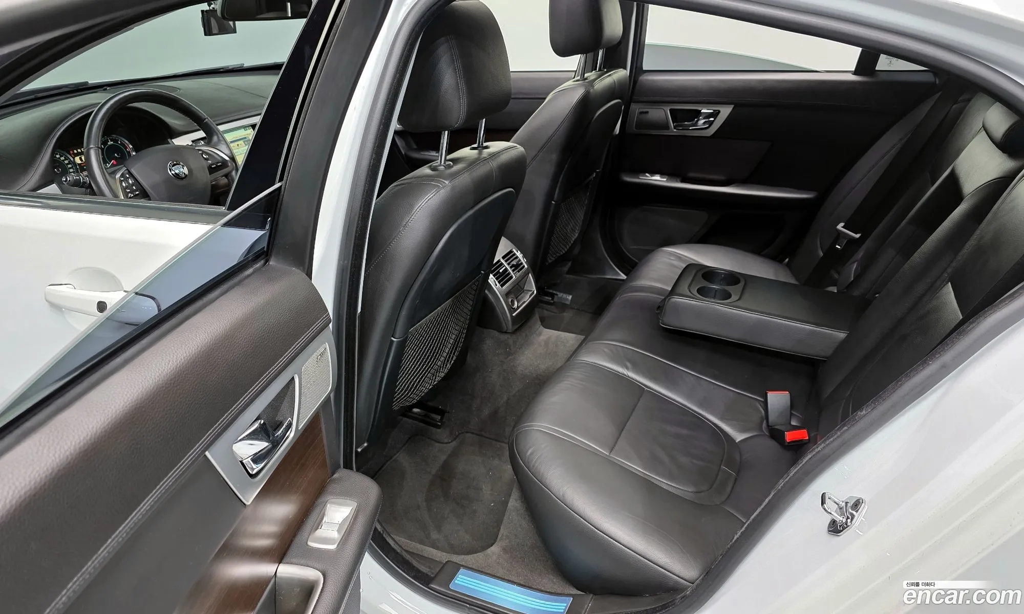 Jaguar XF 2014 — 17