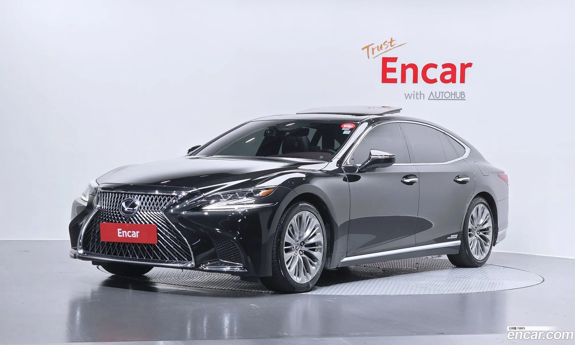 Lexus LS500h 2018 JTHCYLFF6J5000588 — 29