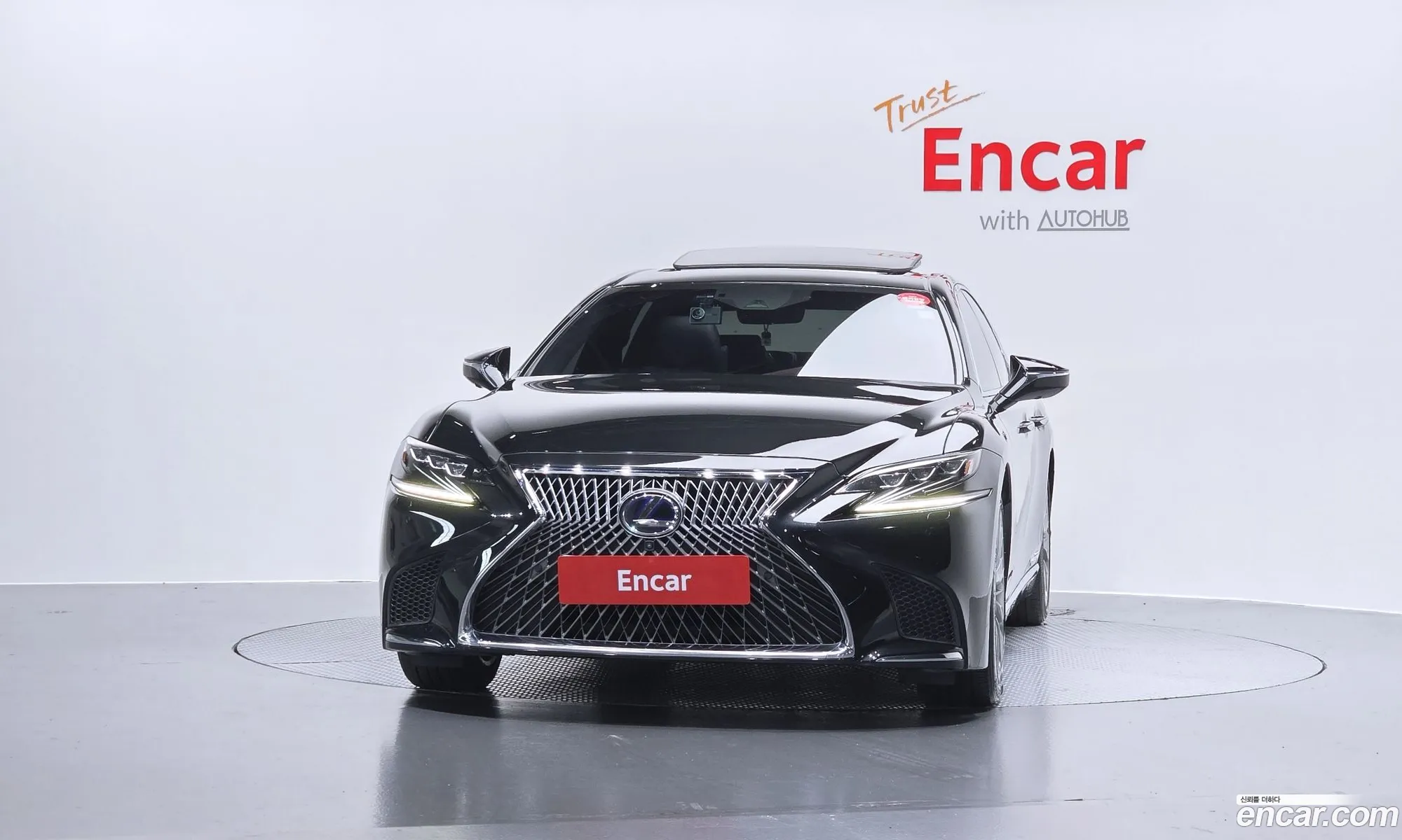 Lexus LS500h 2018 JTHCYLFF6J5000588 — 14