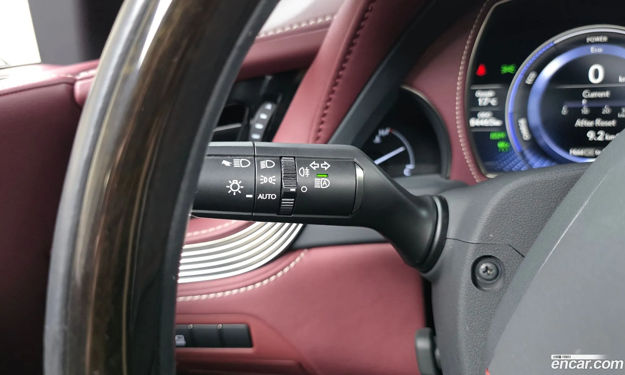Lexus LS500h 2018 JTHCYLFF6J5000588 — 35