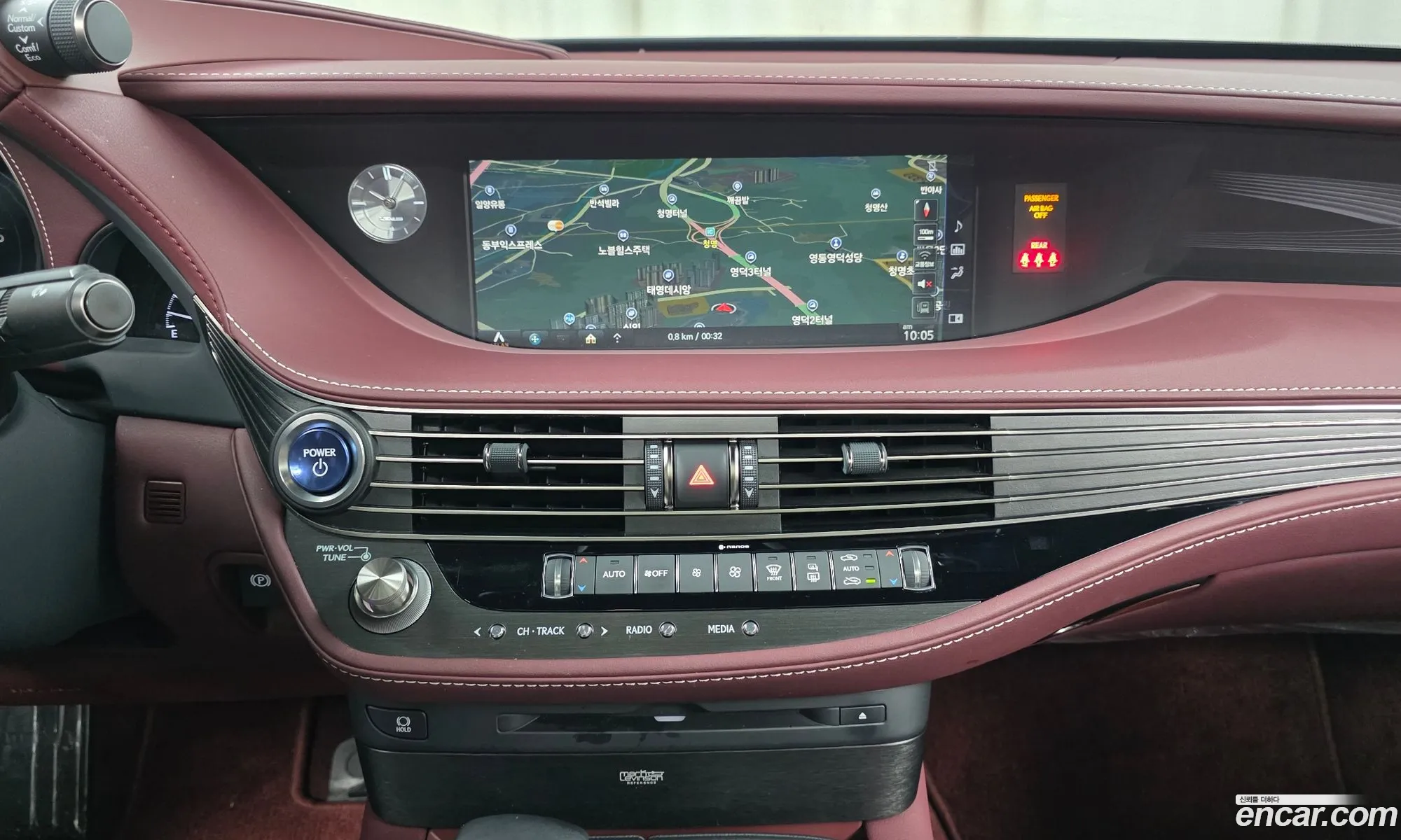 Lexus LS500h 2018 JTHCYLFF6J5000588 — 24