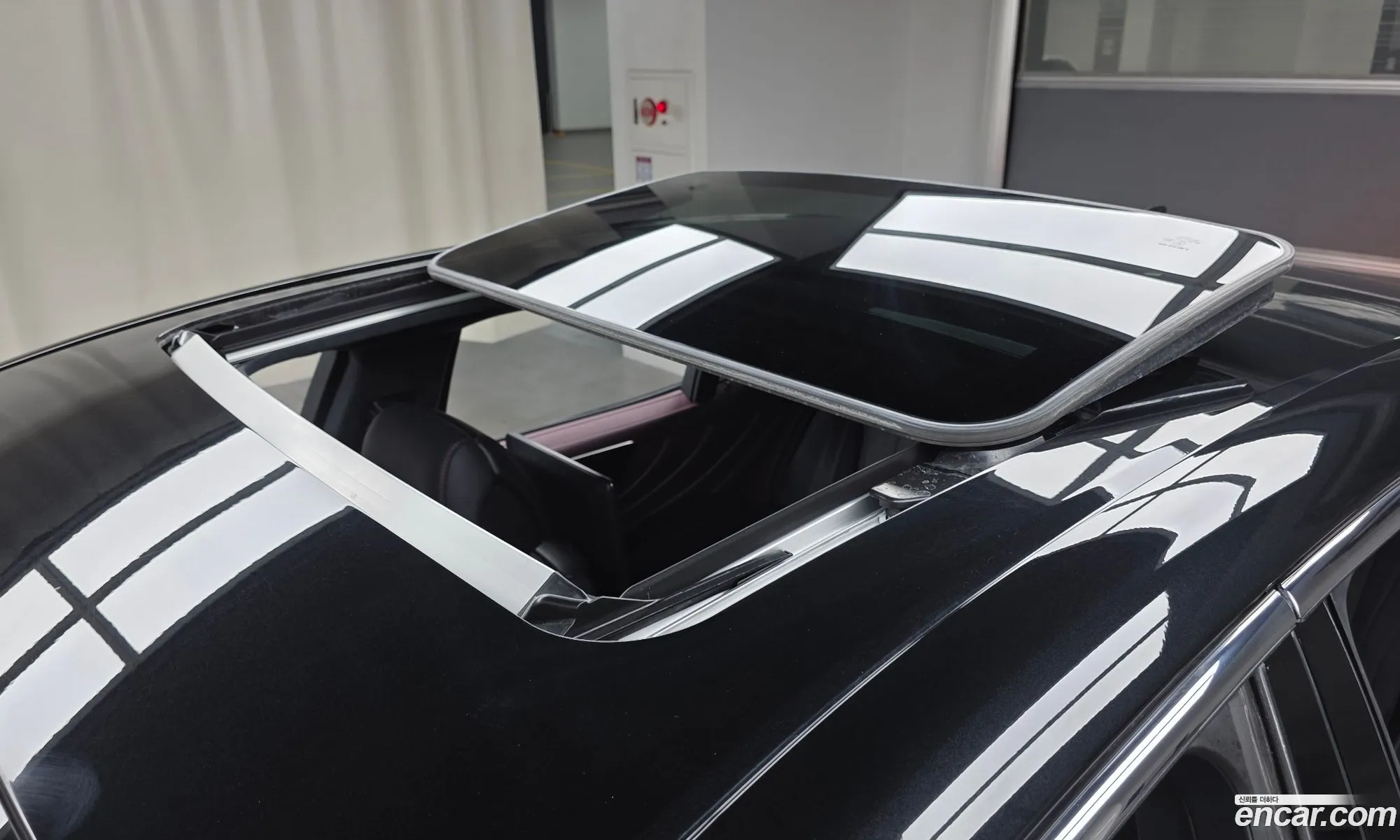 Lexus LS500h 2018 JTHCYLFF6J5000588 — 8