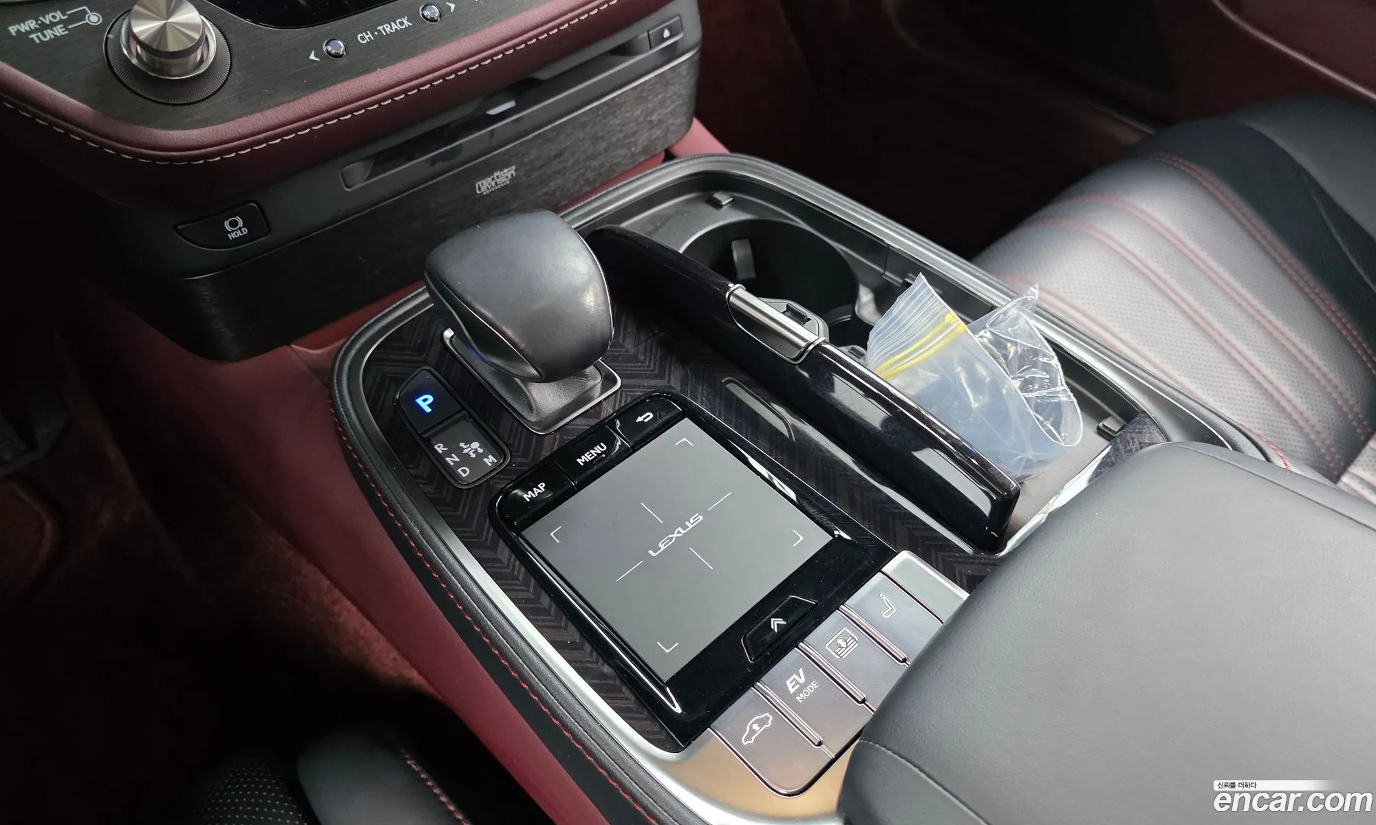 Lexus LS500h 2018 JTHCYLFF6J5000588 — 22