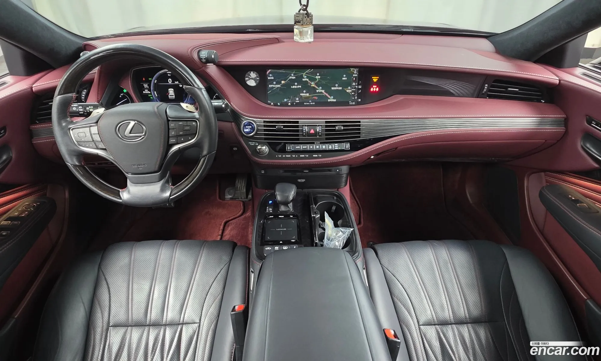 Lexus LS500h 2018 JTHCYLFF6J5000588 — 11