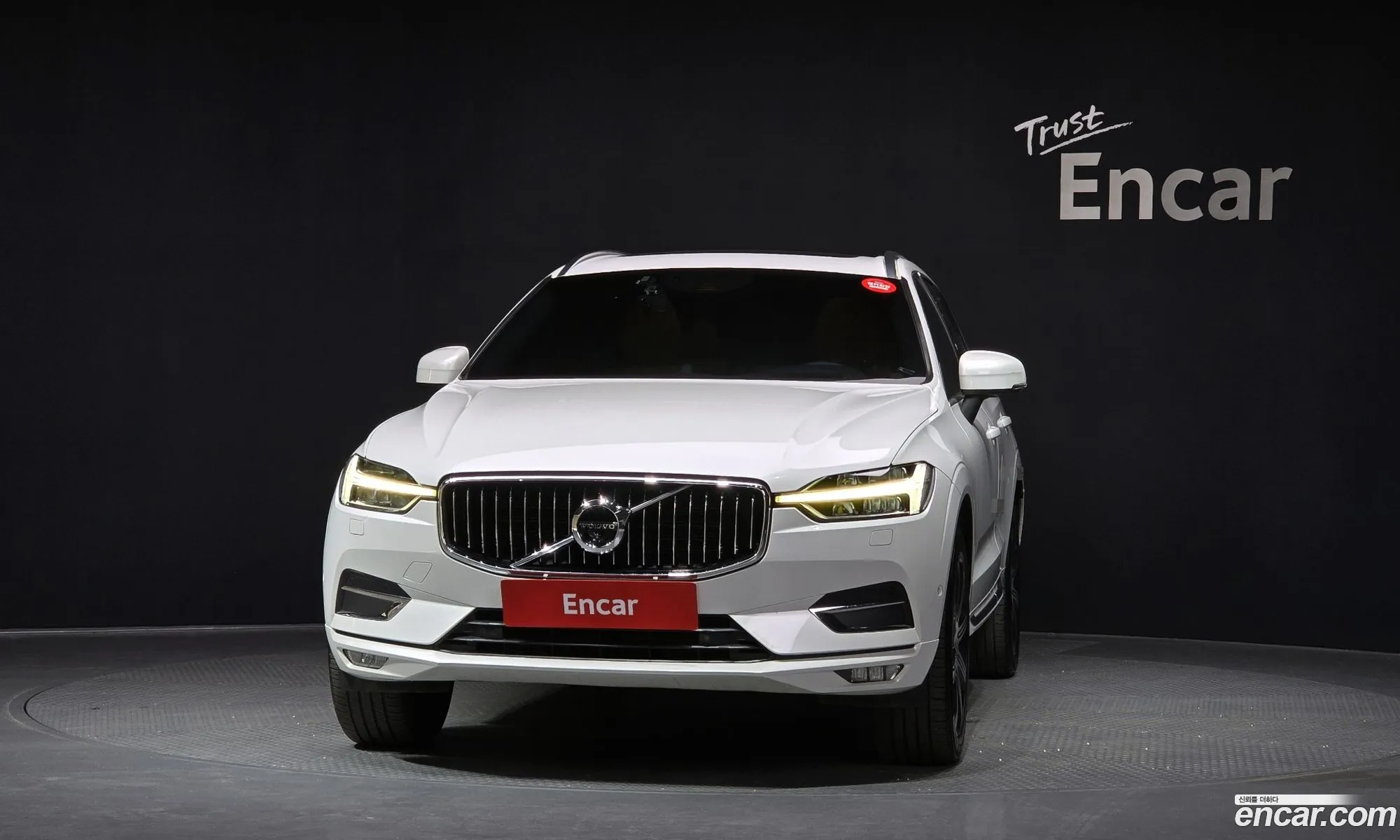 Volvo XC60 2018 YV1UZ68TCK1222647 — 9