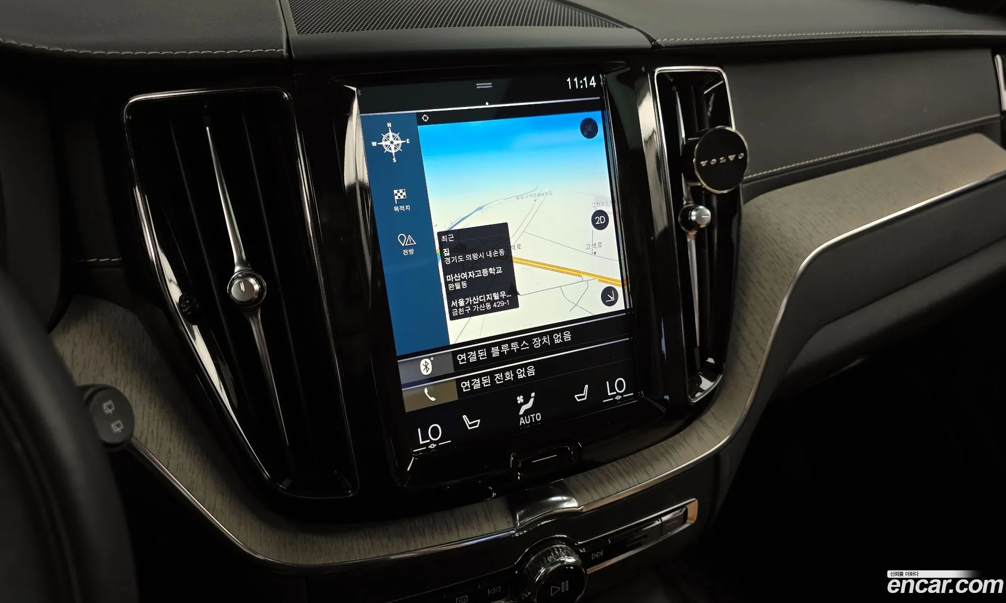 Volvo XC60 2018 YV1UZ68TCK1222647 — 8