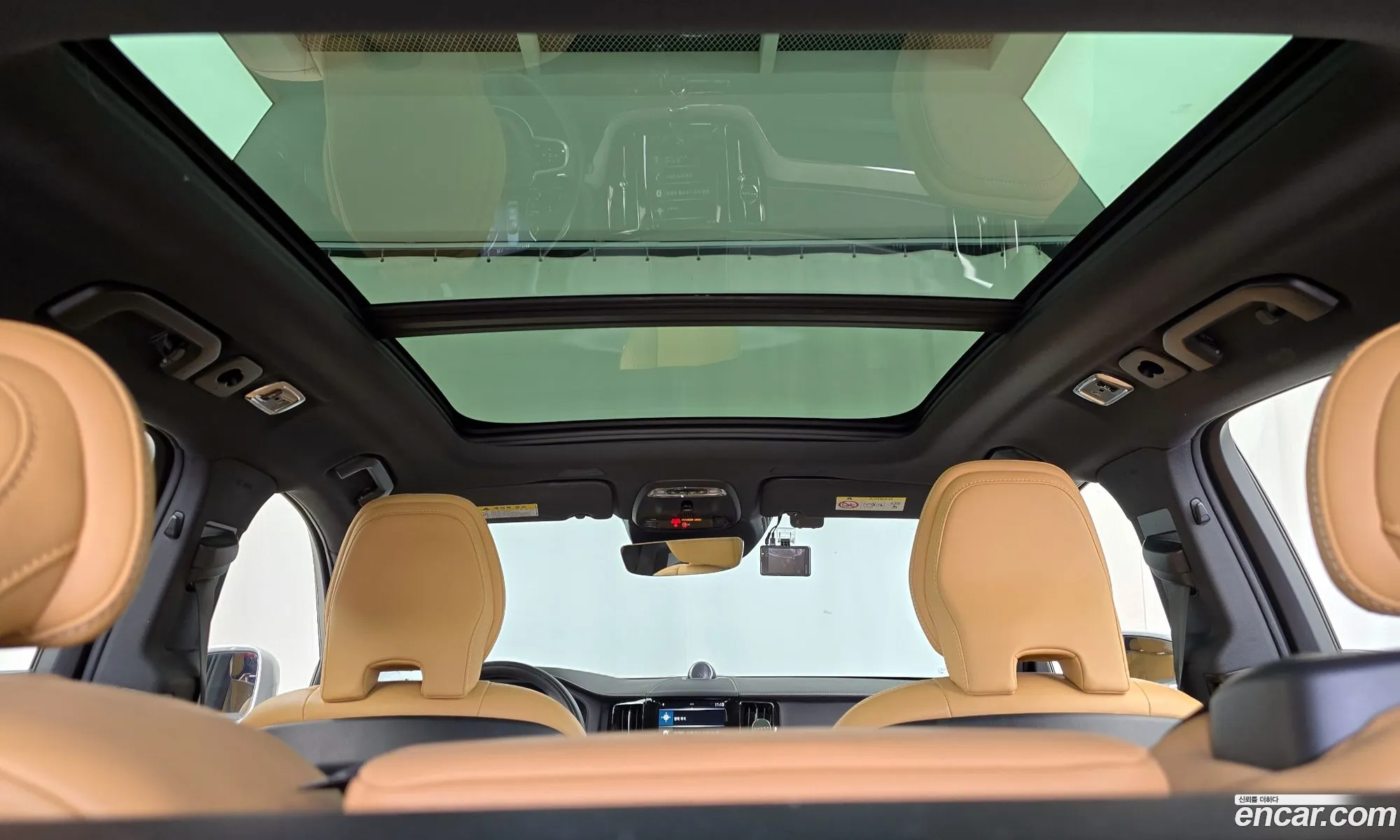 Volvo XC60 2018 YV1UZ68TCK1222647 — 15