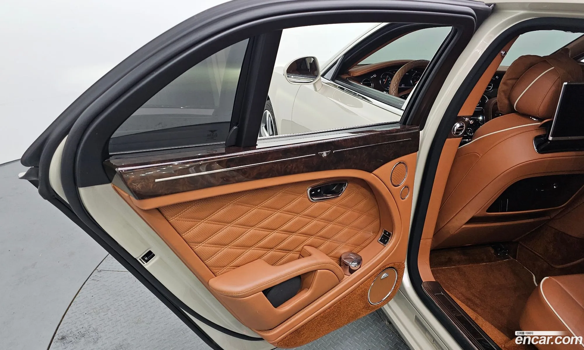 Bentley Mulsanne 2018 — 22