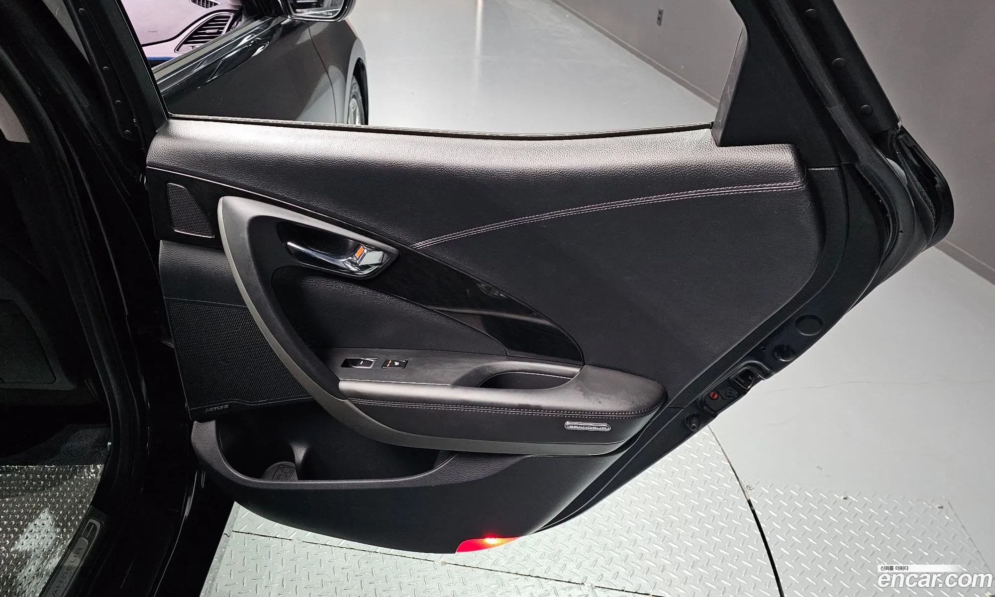 Hyundai Grandeur HG 2016 — 24