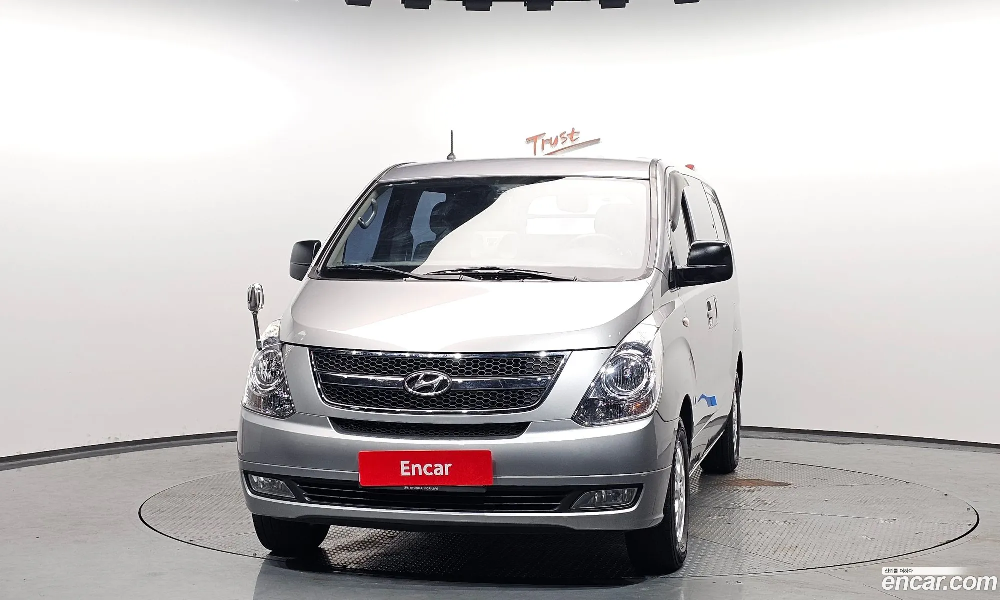 Hyundai Grand Starex 2012 — 17