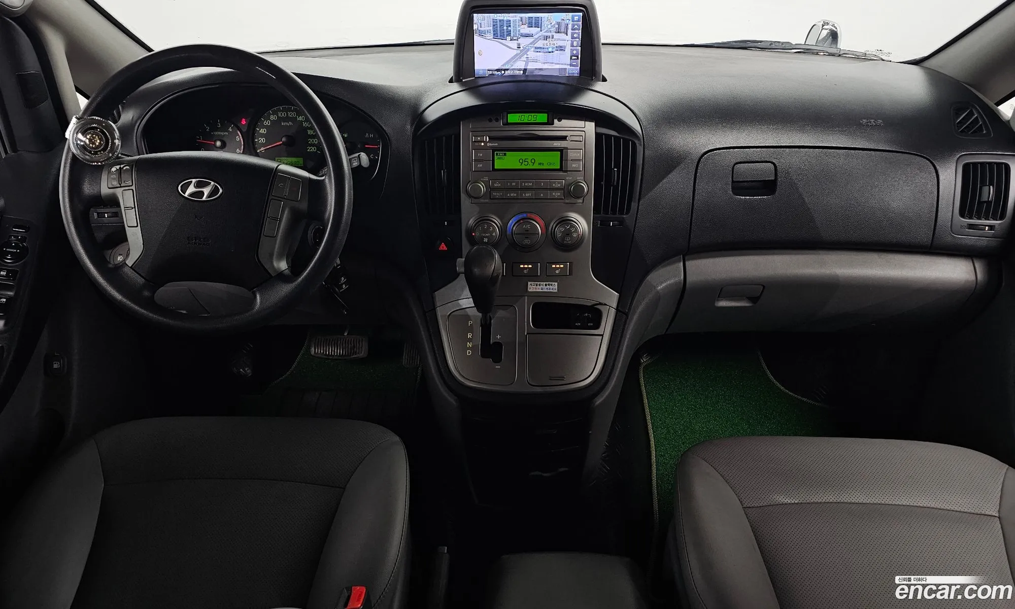 Hyundai Grand Starex 2012 — 19