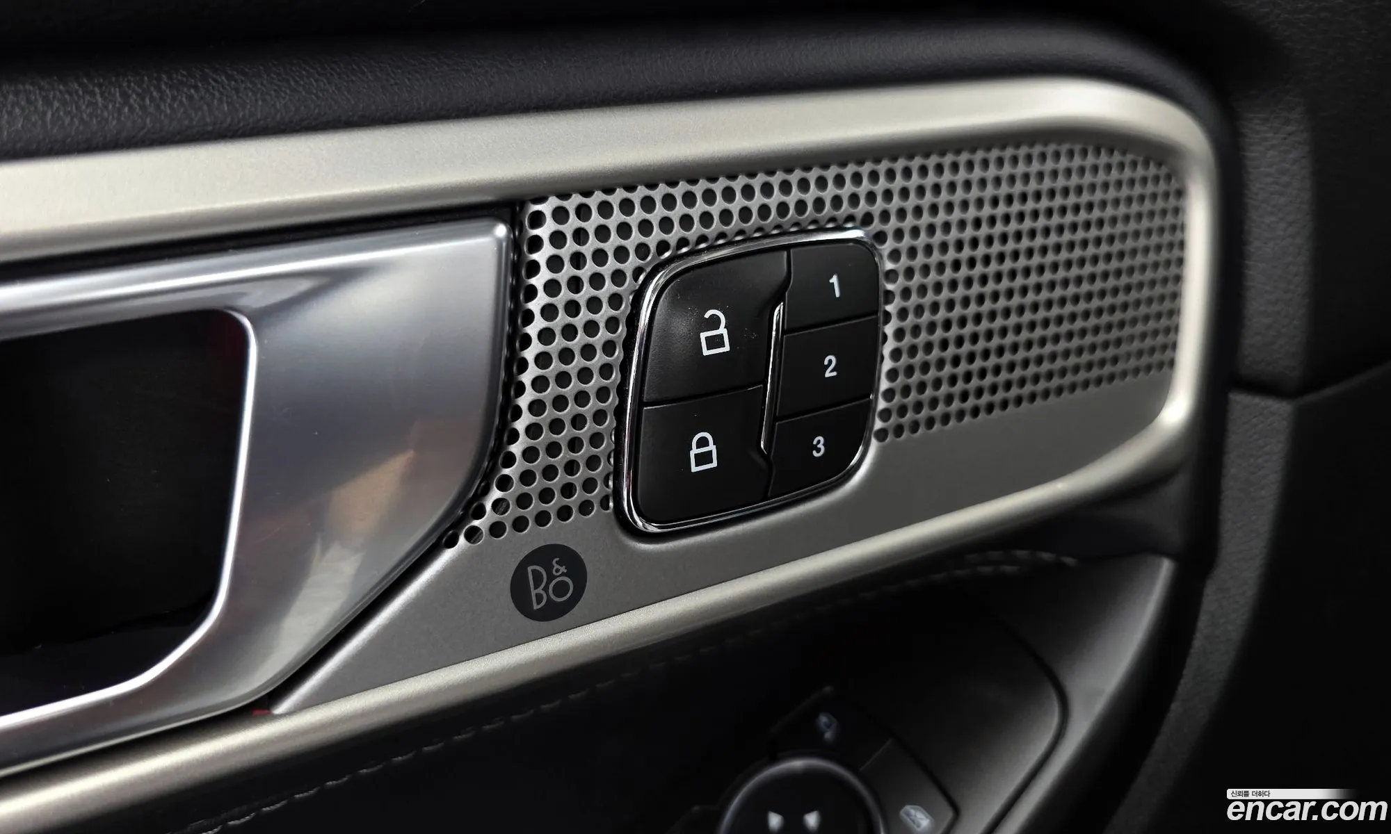 Ford Explorer 6th Gen 2020 1FMSK8FH2LGB78451 — 18
