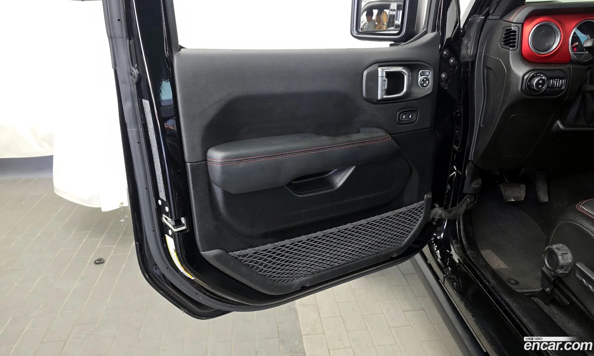 Jeep Wrangler 2020 — 23