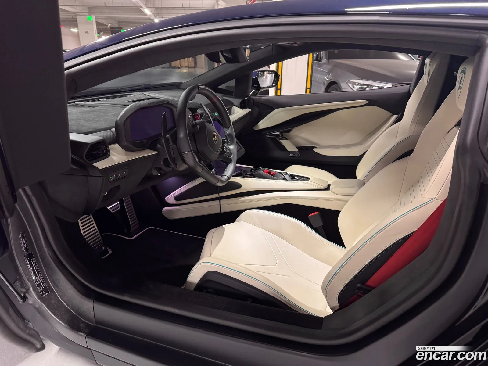 Lamborghini Revuelto 2025 — 18