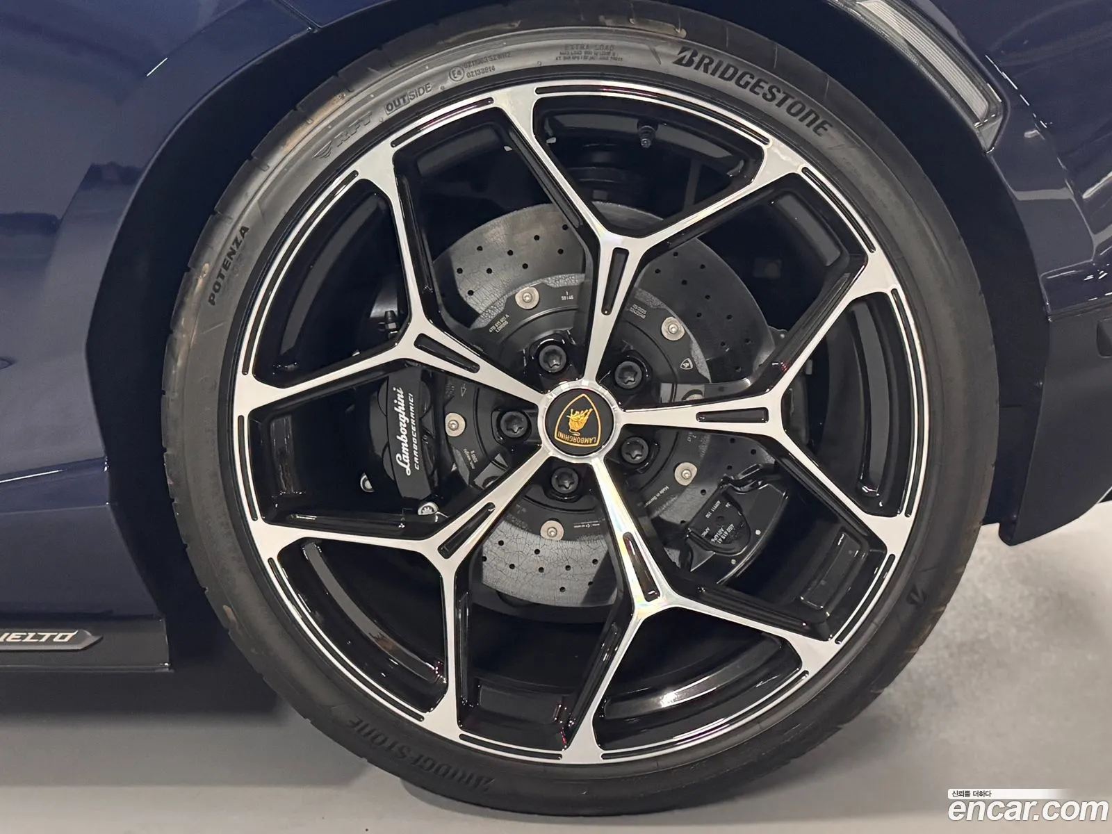 Lamborghini Revuelto 2025 — 9