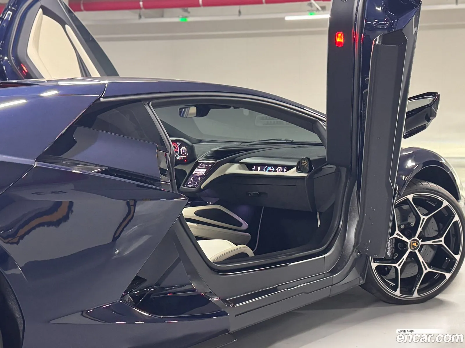 Lamborghini Revuelto 2025 — 19