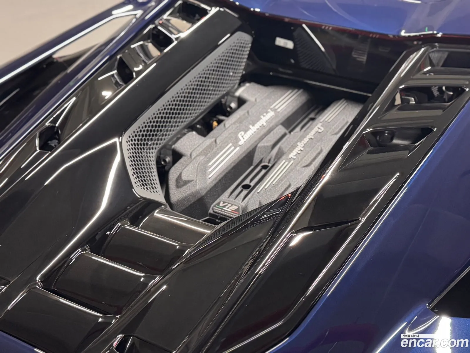 Lamborghini Revuelto 2025 — 10