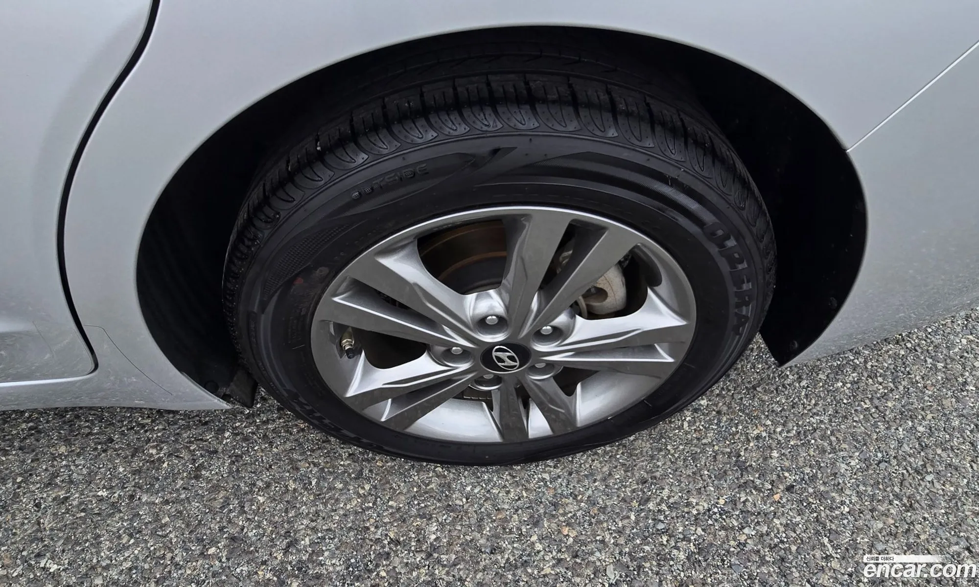 Hyundai Elantra AD 2016 — 15
