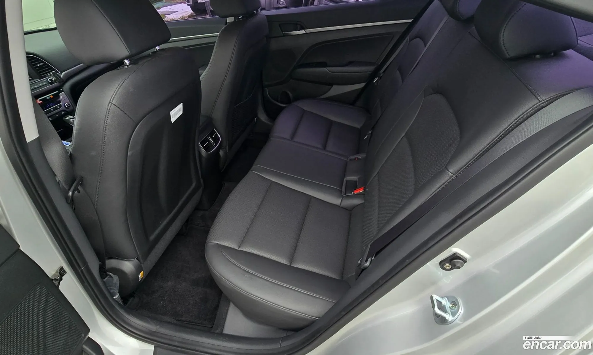 Hyundai Elantra AD 2016 — 14