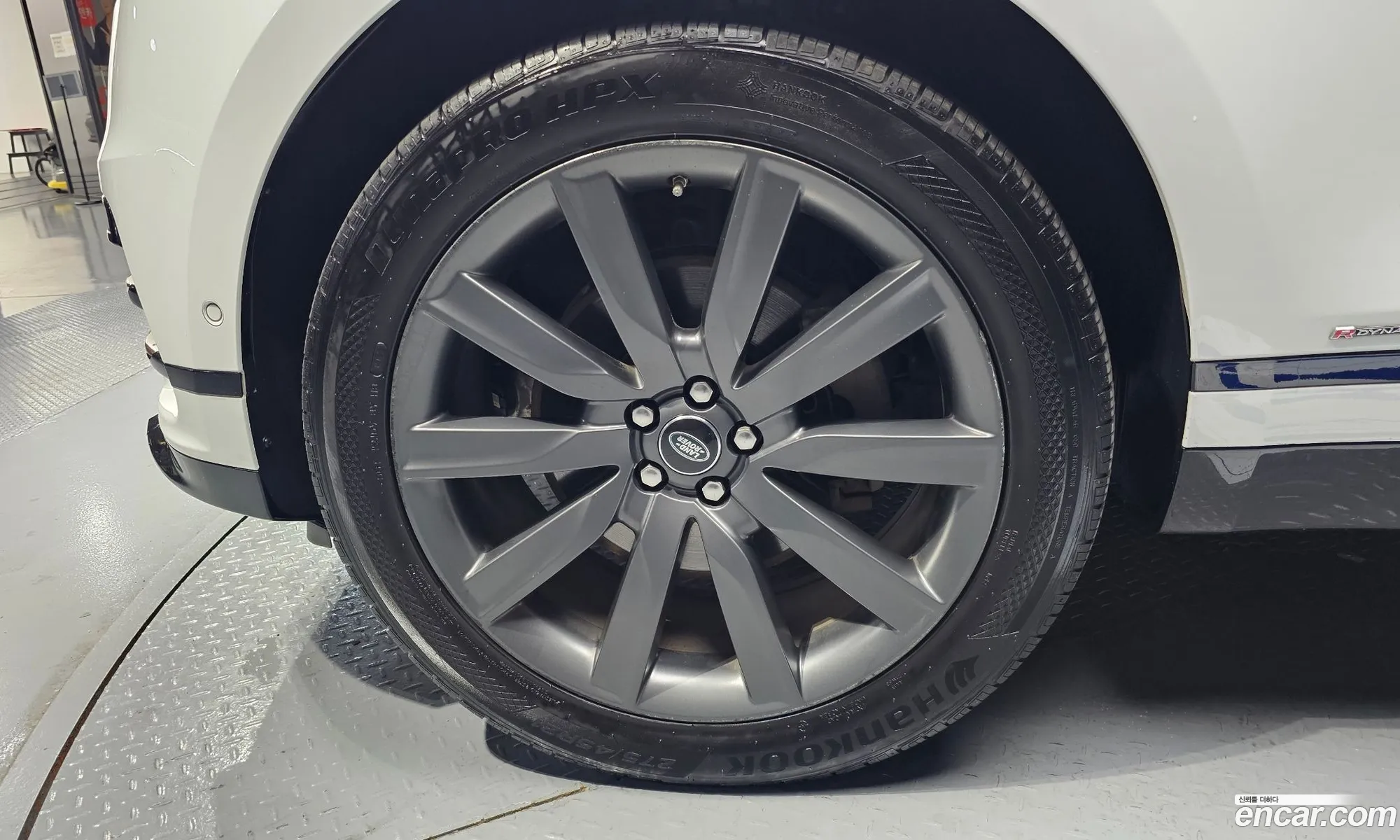 Land Rover Range Rover Velar 2018 — 14